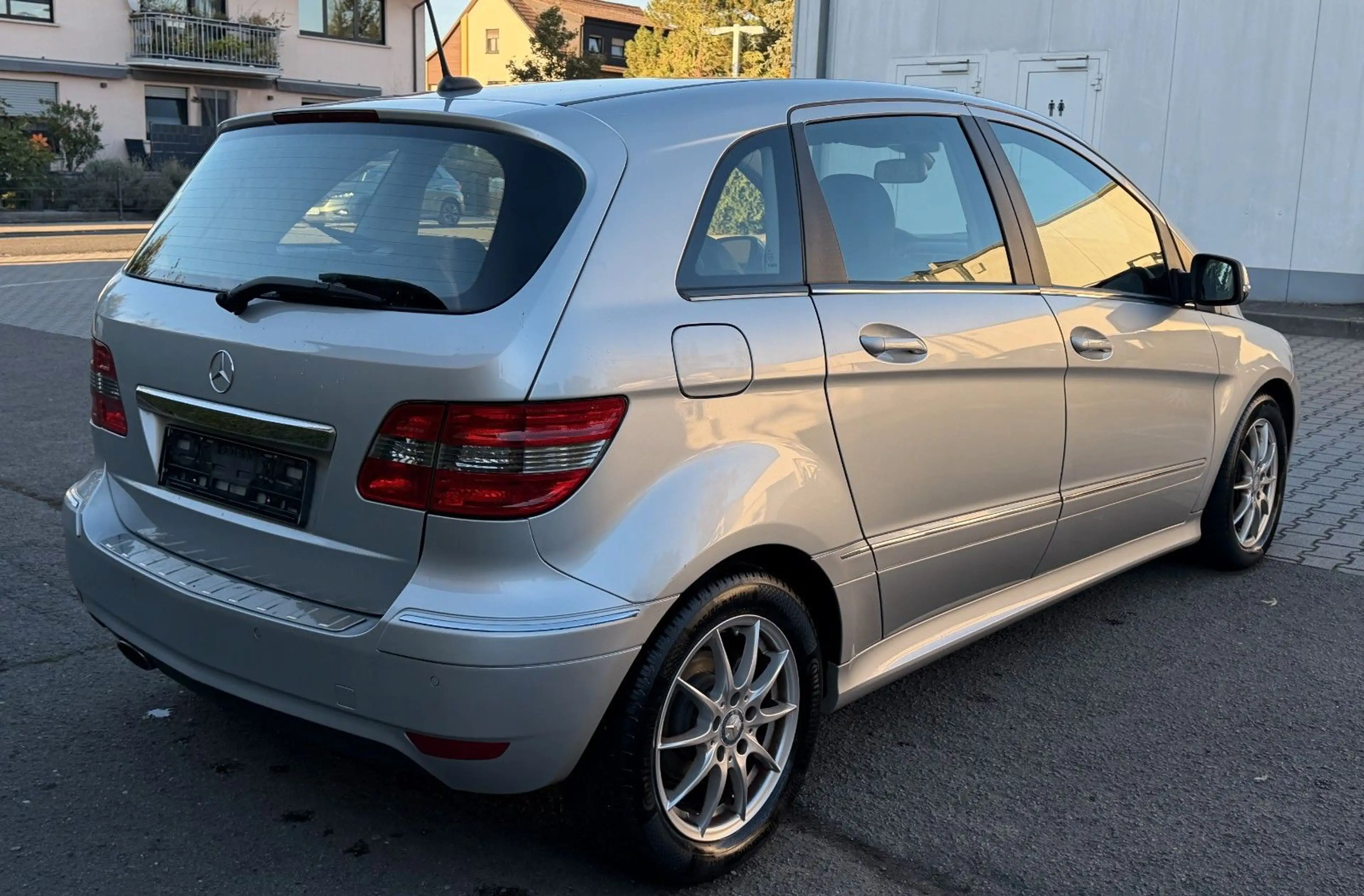 Mercedes-Benz B 200 CDI AUTOMATIK XENON PDC LEDER SPORTPAKET — photo 13
