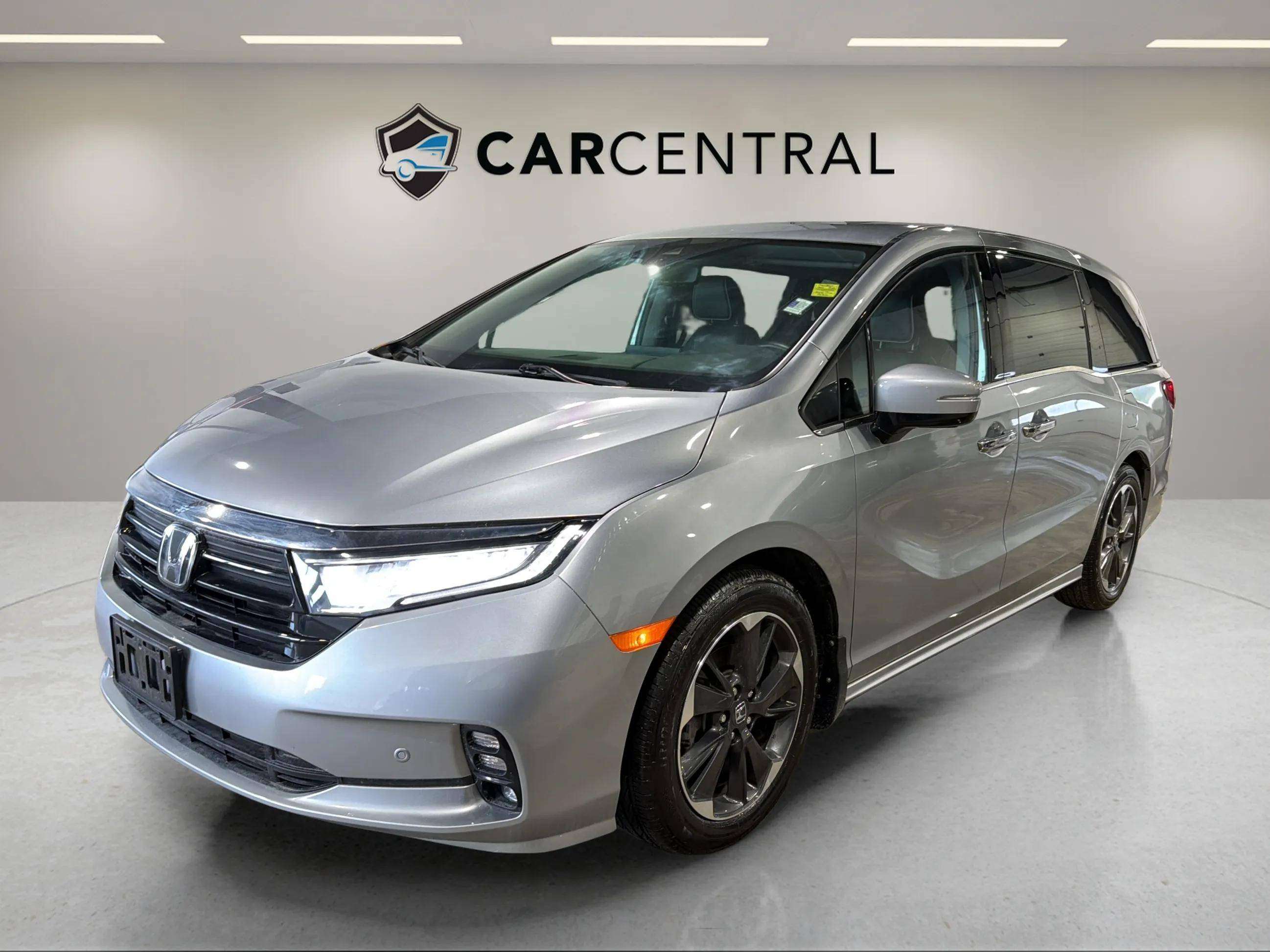 Silver 2022 Honda Odyssey Minivan Front-Wheel Drive Automatic