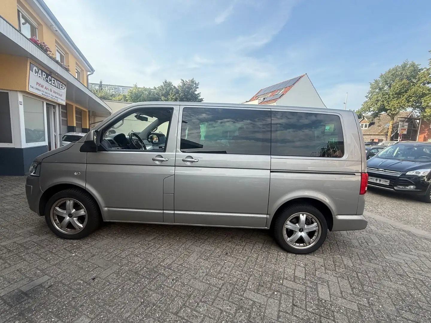 Volkswagen T5 Multivan Highline 4 MOTION*TV*DSG*ESGD*VOLLLL Beige - 2