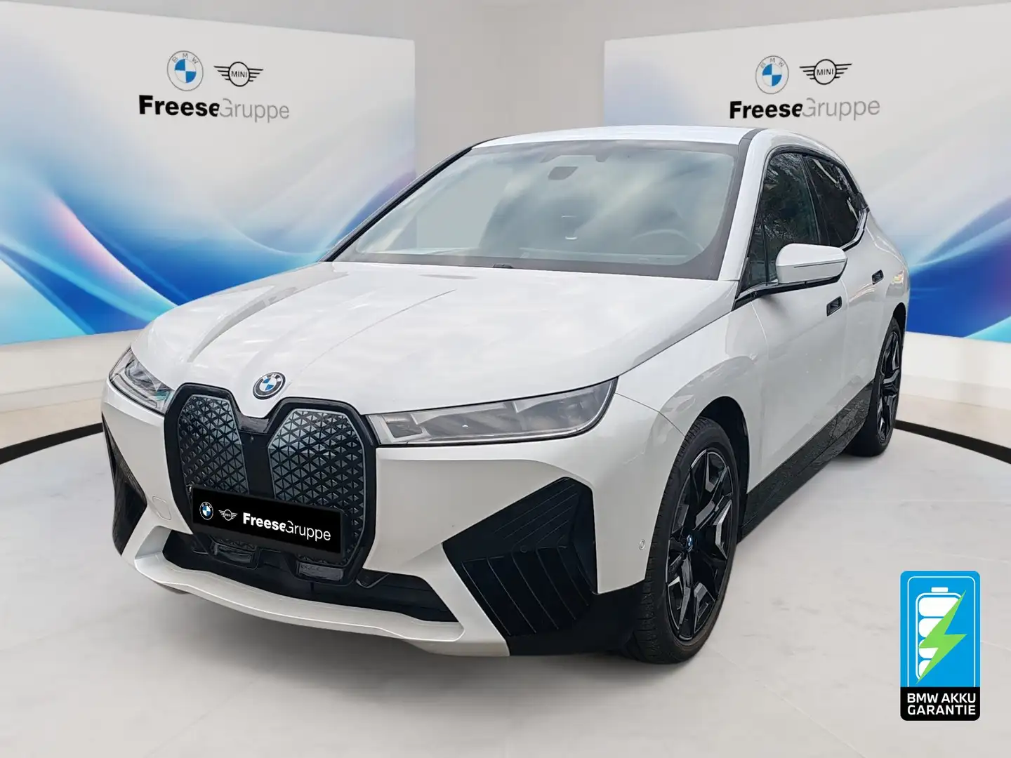 BMW iX xDrive40 Sportpaket HK HiFi DAB RFK Shz PDC Weiß - 1