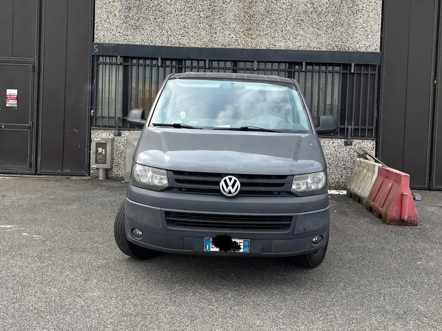 Volkswagen T5 Caravelle 9 POSTI Grigio - 2