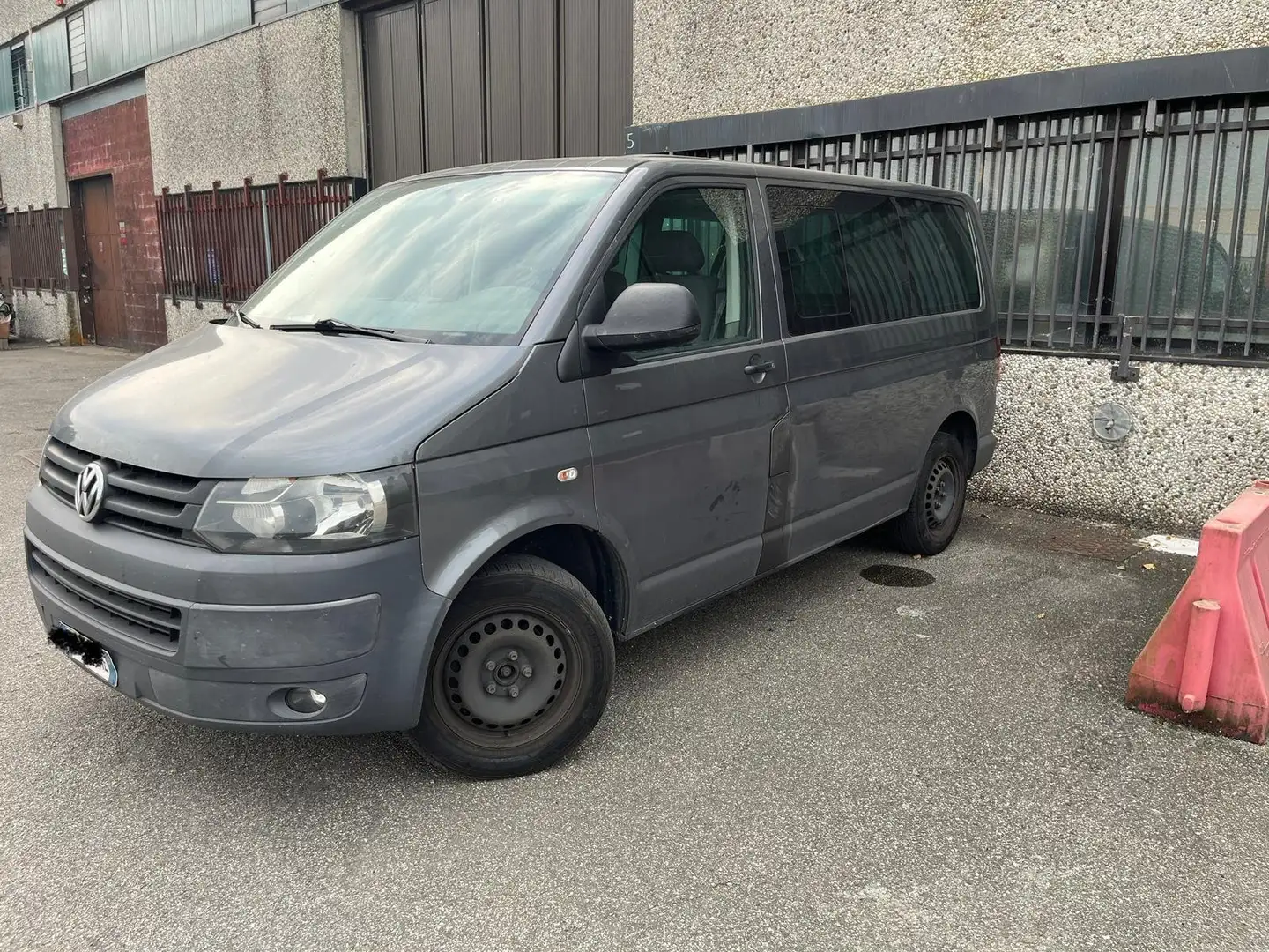 Volkswagen T5 Caravelle 9 POSTI Grigio - 1