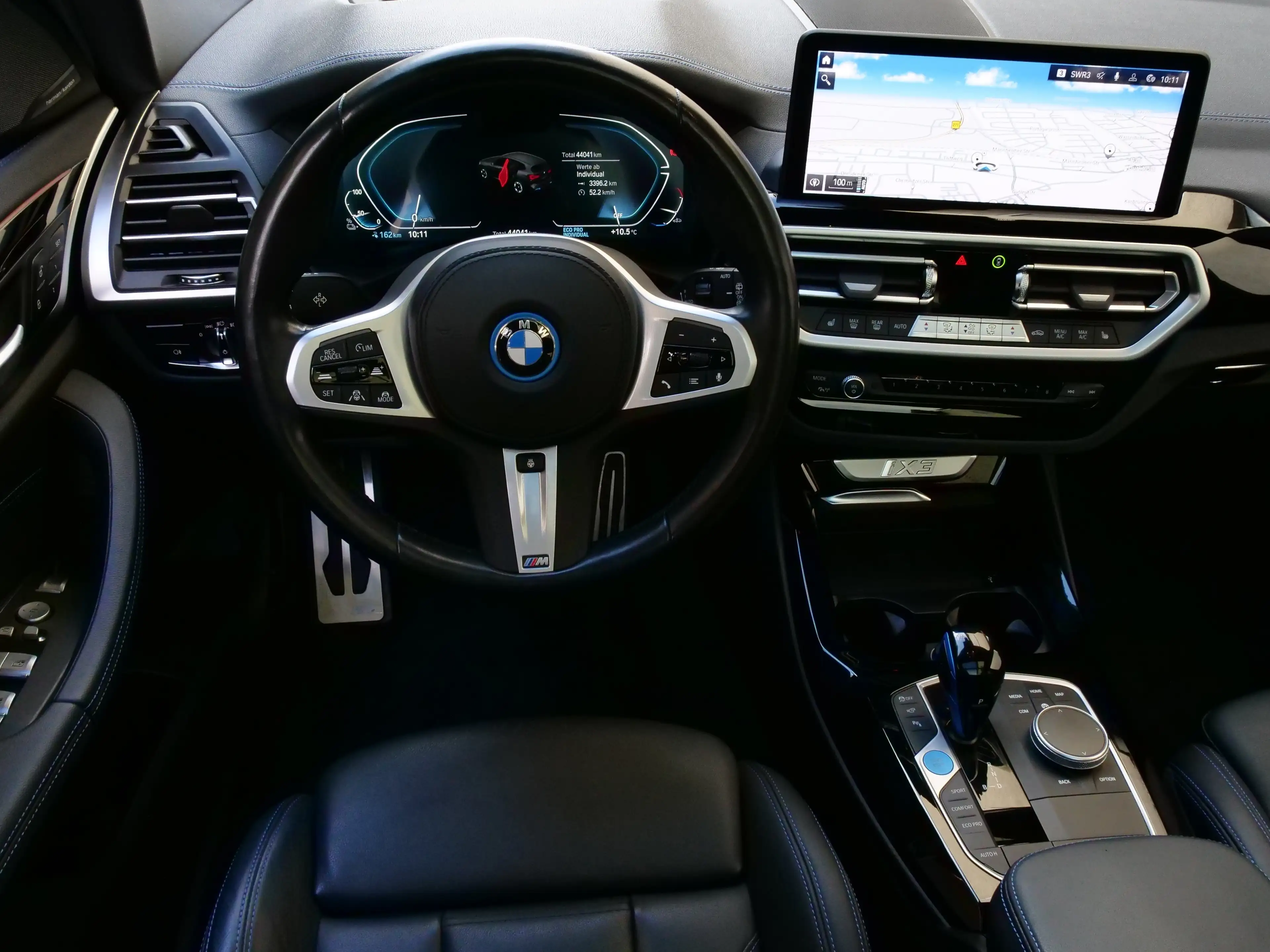 BMW iX3 — photo 12