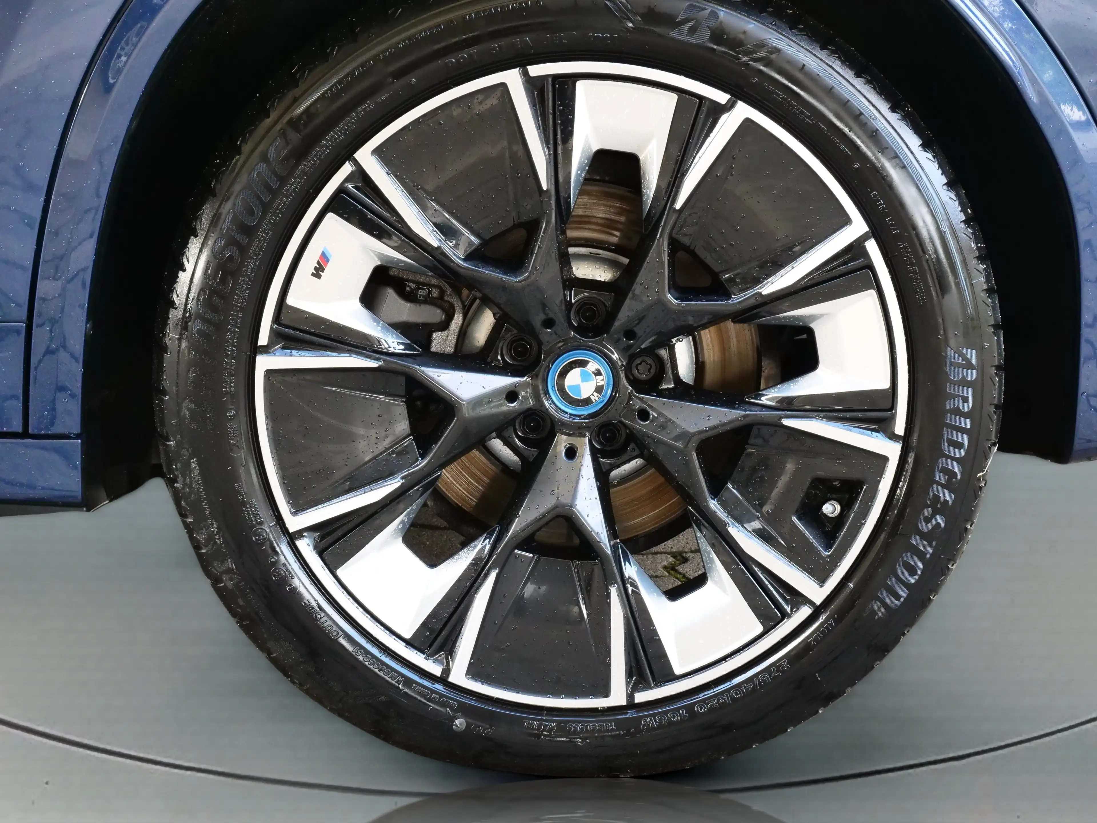 BMW iX3 — photo 6