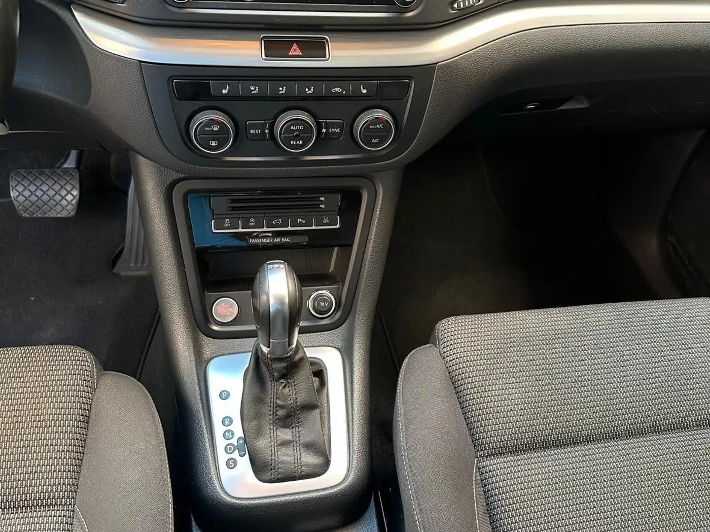 Volkswagen Sharan 2.0 TDI DSG (BlueMotion Technology) Highline Grau - 2