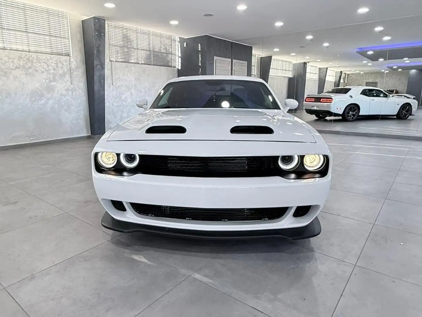 Dodge Challenger White - 1