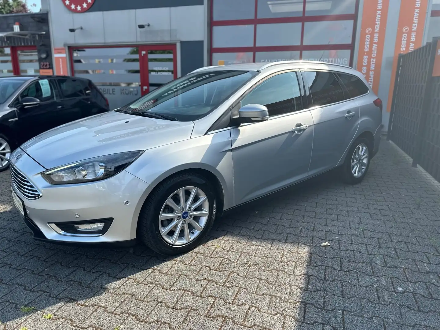 Ford Focus Turnier Titanium/Navi/Lenkrad&Sitzheizung Argent - 2