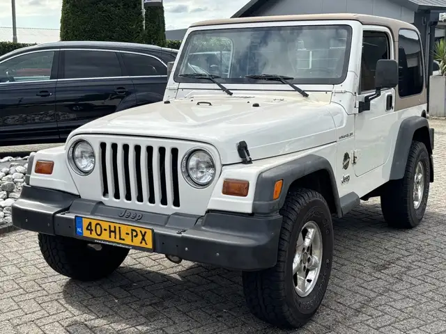Jeep Wrangler 2.5i Softtop Sahara Cabrio 1999 Benzine 4X4