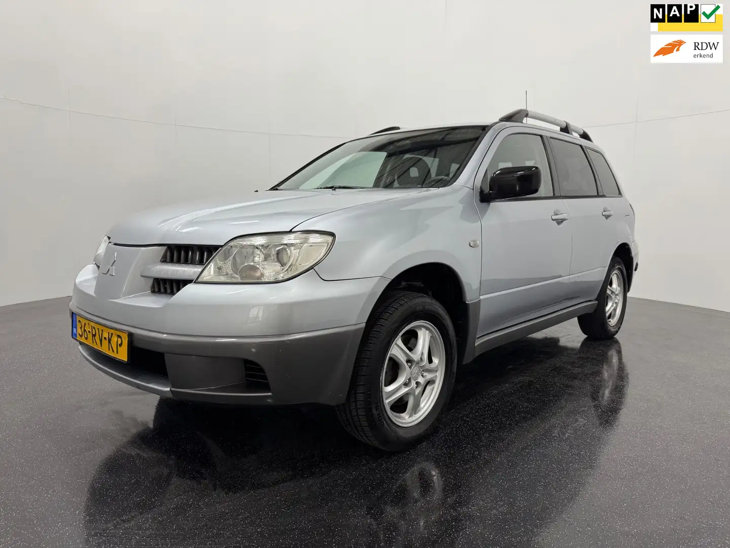 Mitsubishi Outlander 2.0 Invite plus Trekhaak/LPG G3 Gris - 1