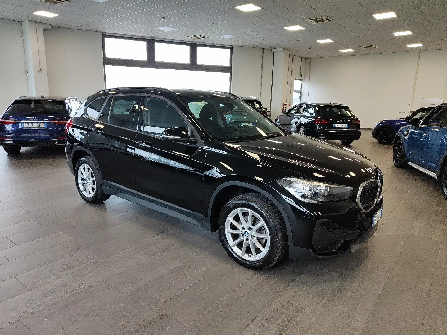BMW X1 sDrive16d 116cv Auto Clima Bluetooth Cerchi 17 Schwarz - 2
