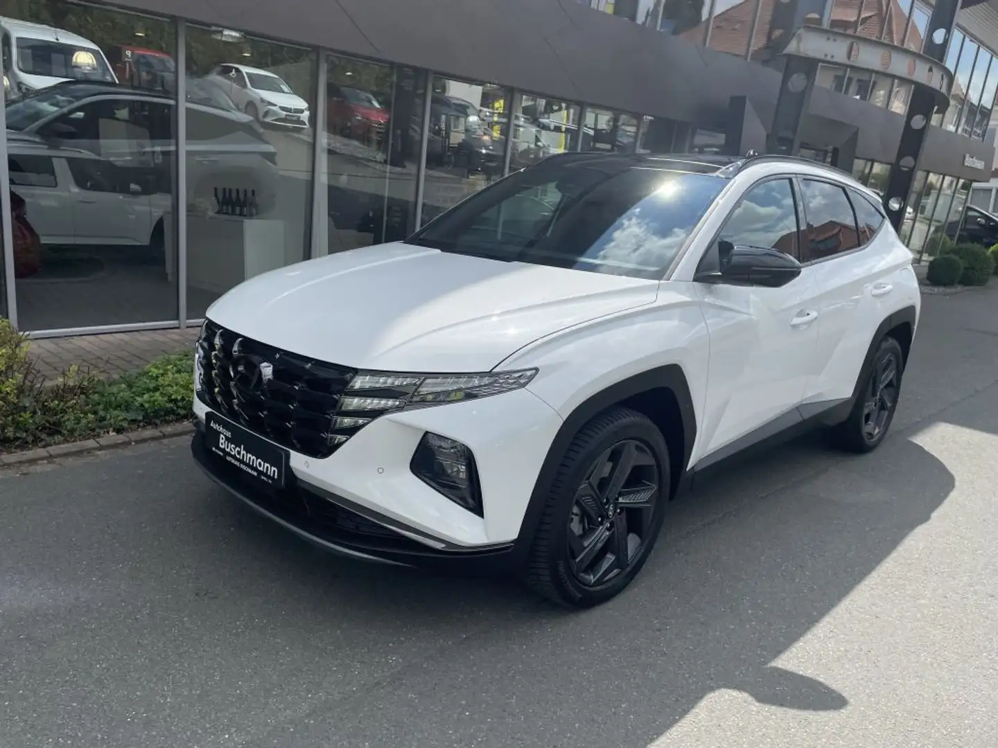 Hyundai TUCSON 1.6 T-GDi Plug-in-Hybrid 4WD Blackline Wit - 1