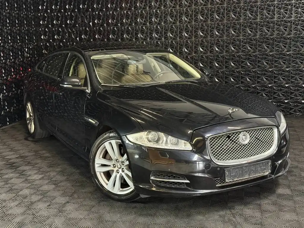 Jaguar XJ