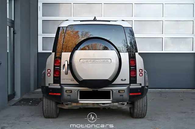 Land Rover Defender view 4
