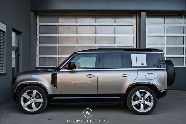 Land Rover Defender view 6