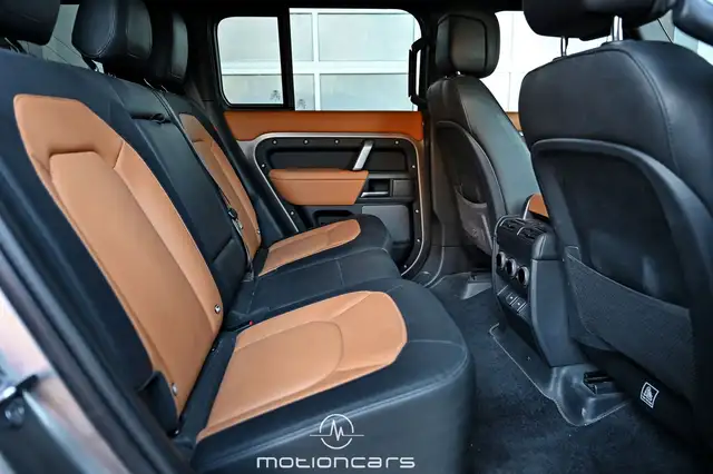 Land Rover Defender view 18