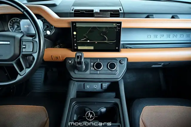 Land Rover Defender view 13
