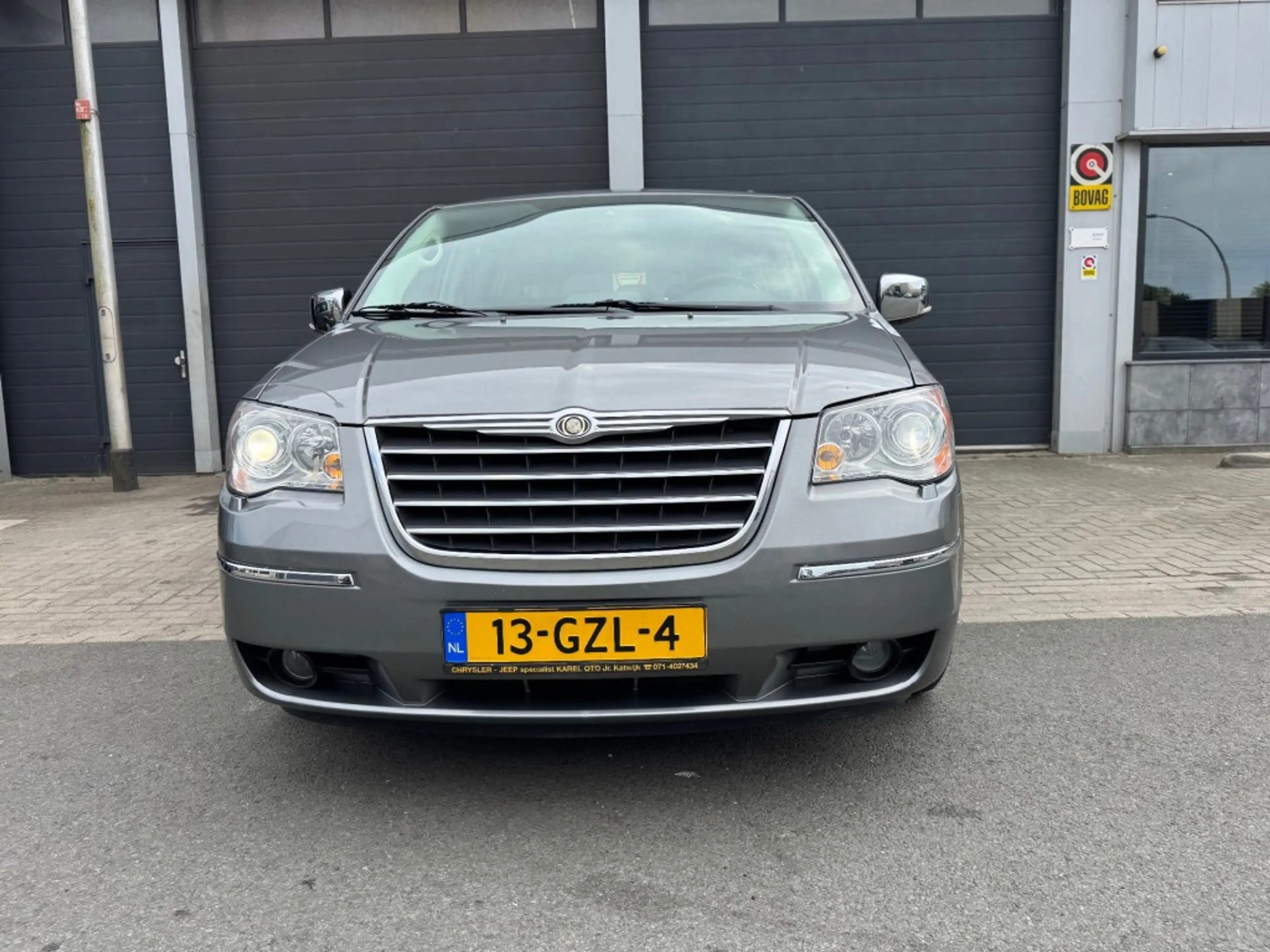 Chrysler Grand Voyager 3.8i Limited — photo 7