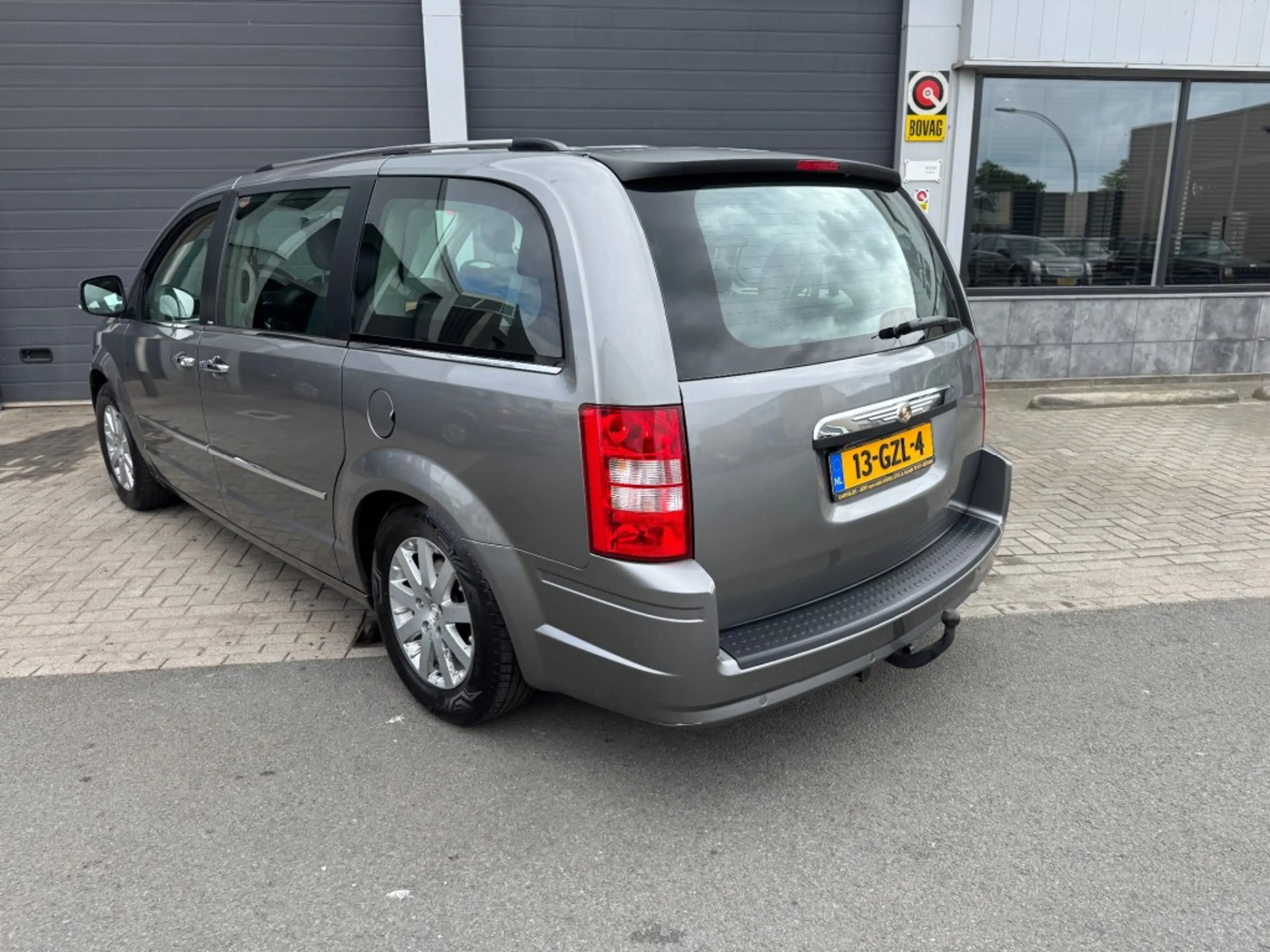 Chrysler Grand Voyager 3.8i Limited — photo 3