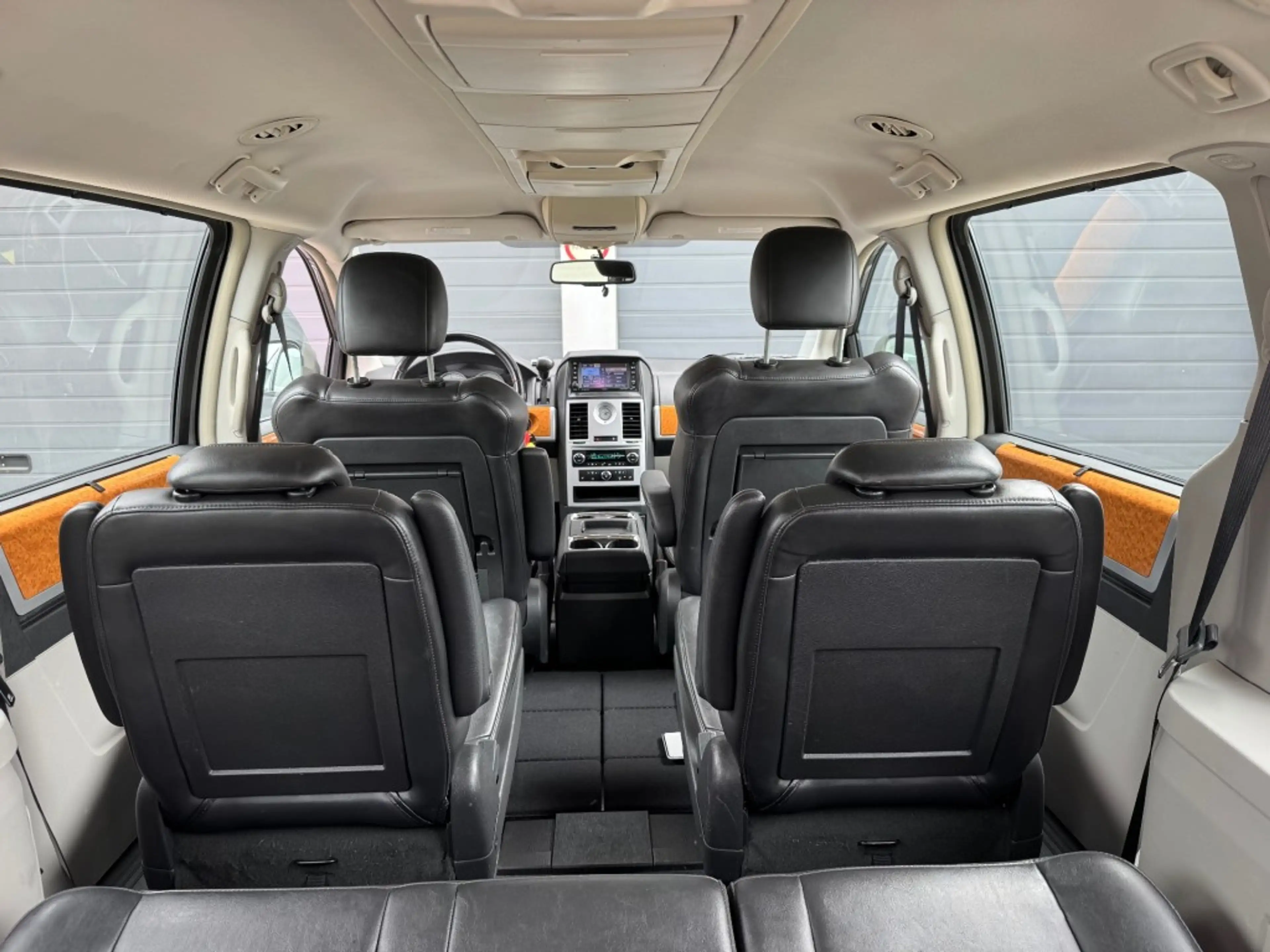 Chrysler Grand Voyager 3.8i Limited — photo 10