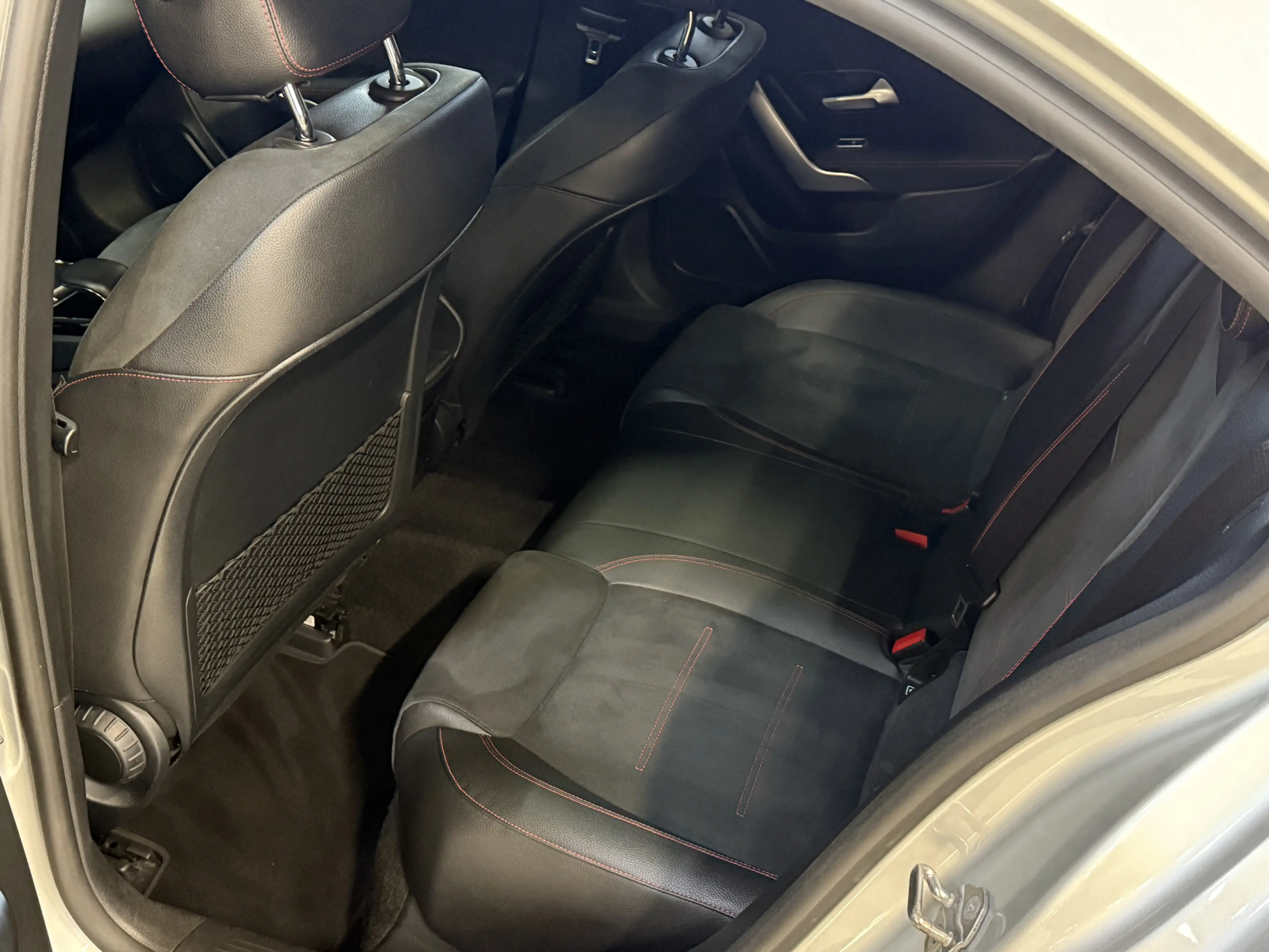 Mercedes-Benz A 220 4MATIC Premium | Panoramadak | Sfeerverlichting | — photo 11