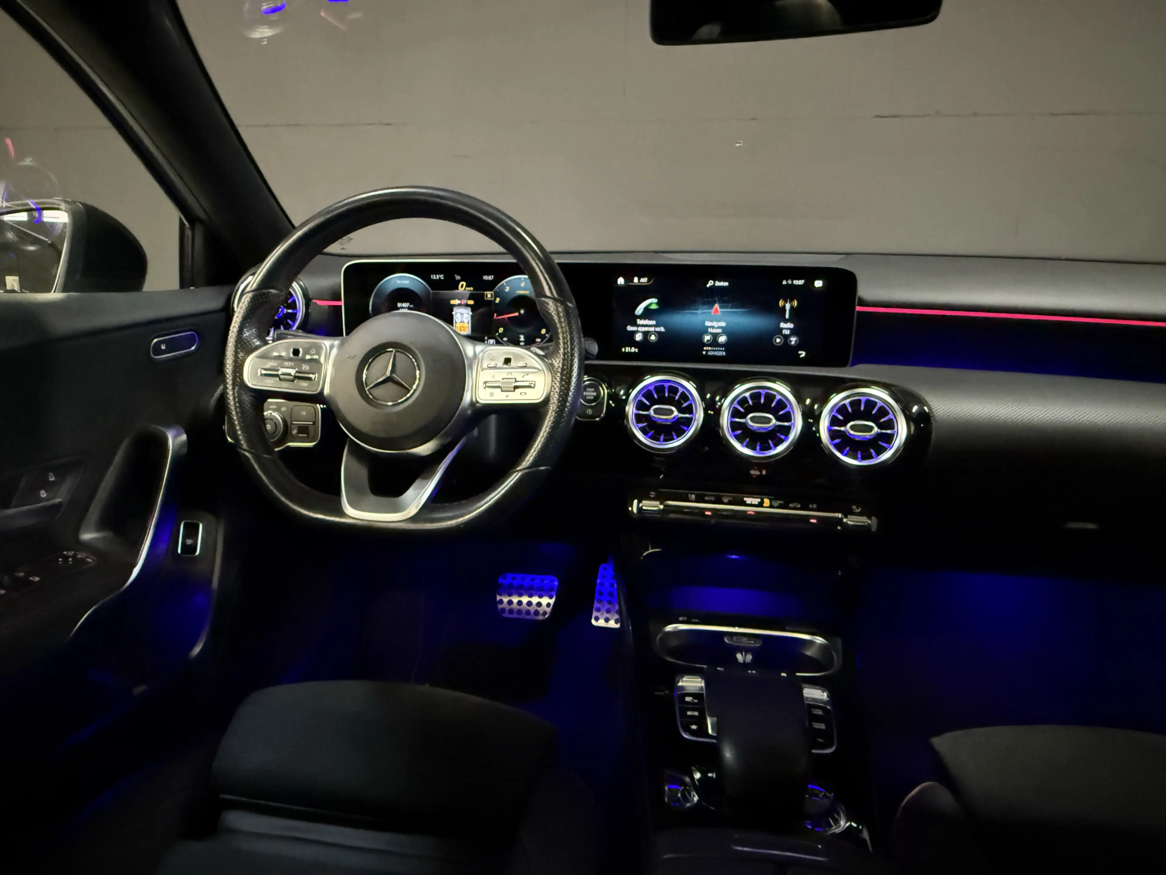 Mercedes-Benz A 220 4MATIC Premium | Panoramadak | Sfeerverlichting | — photo 13