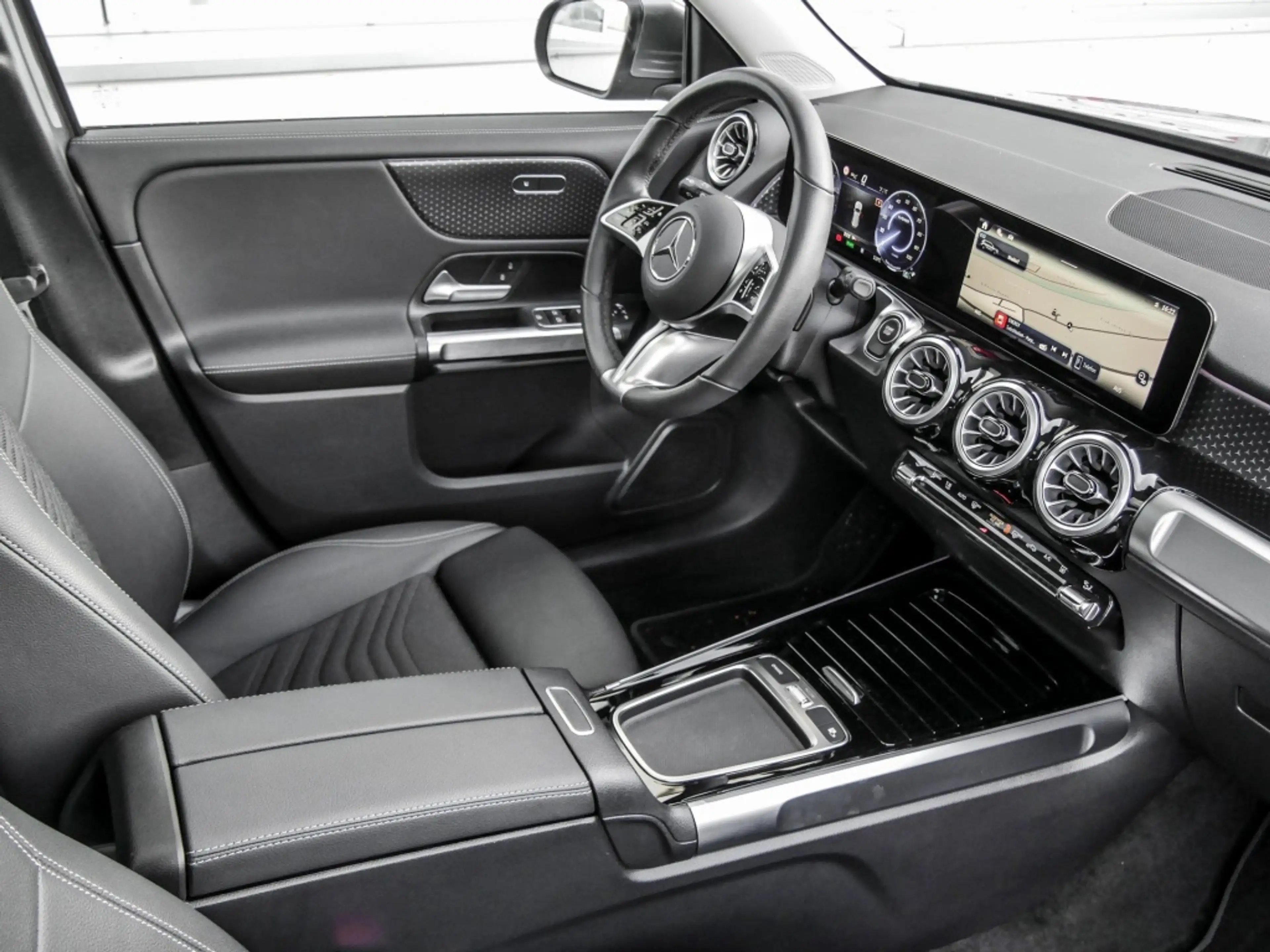 Mercedes-Benz EQB 250 + Progressive/Pano/Distr/Ambi/Totw/LED/18 — photo 4
