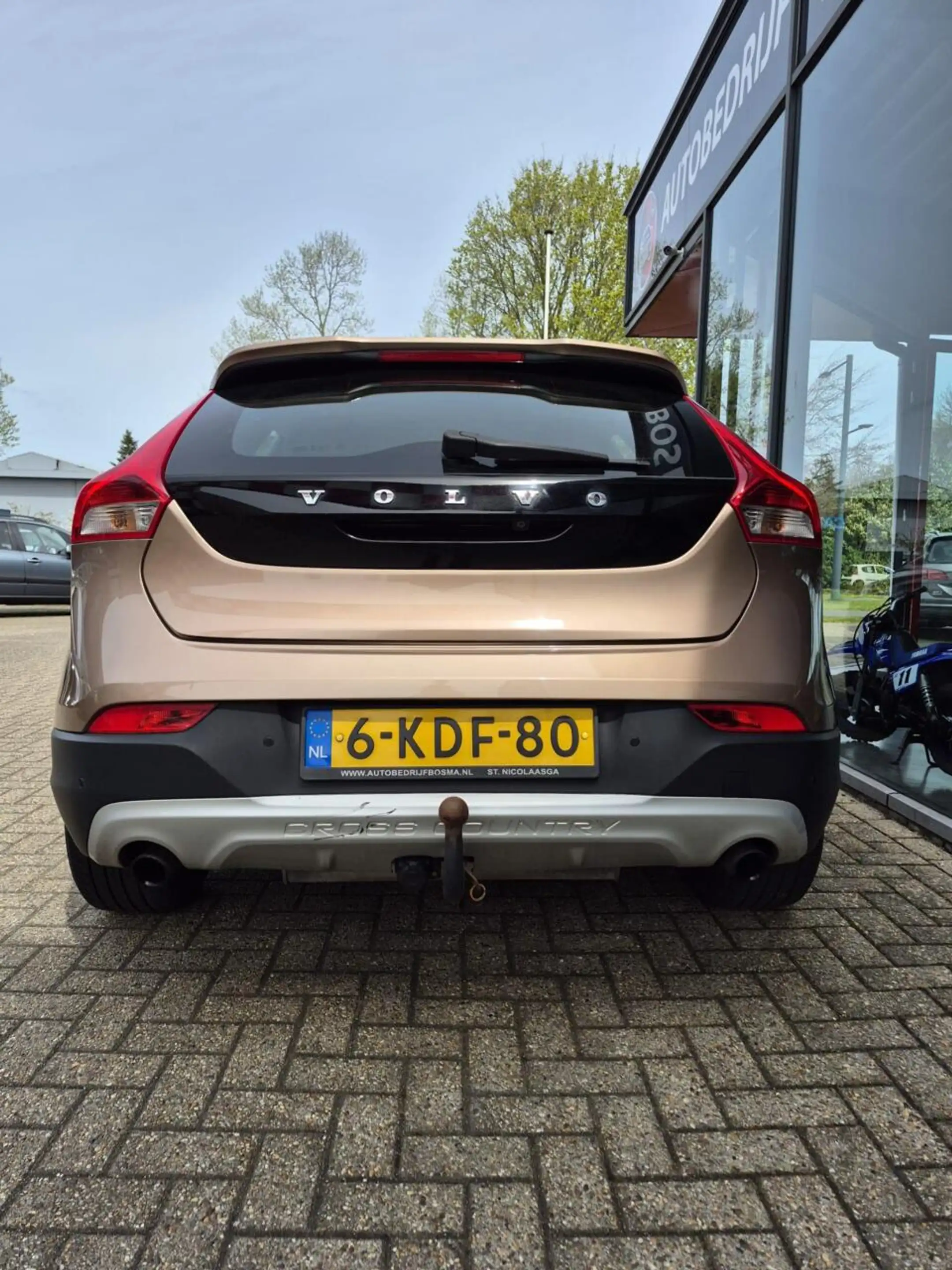 Volvo V40 Cross Country 1.6 T4 Momentum — photo 11