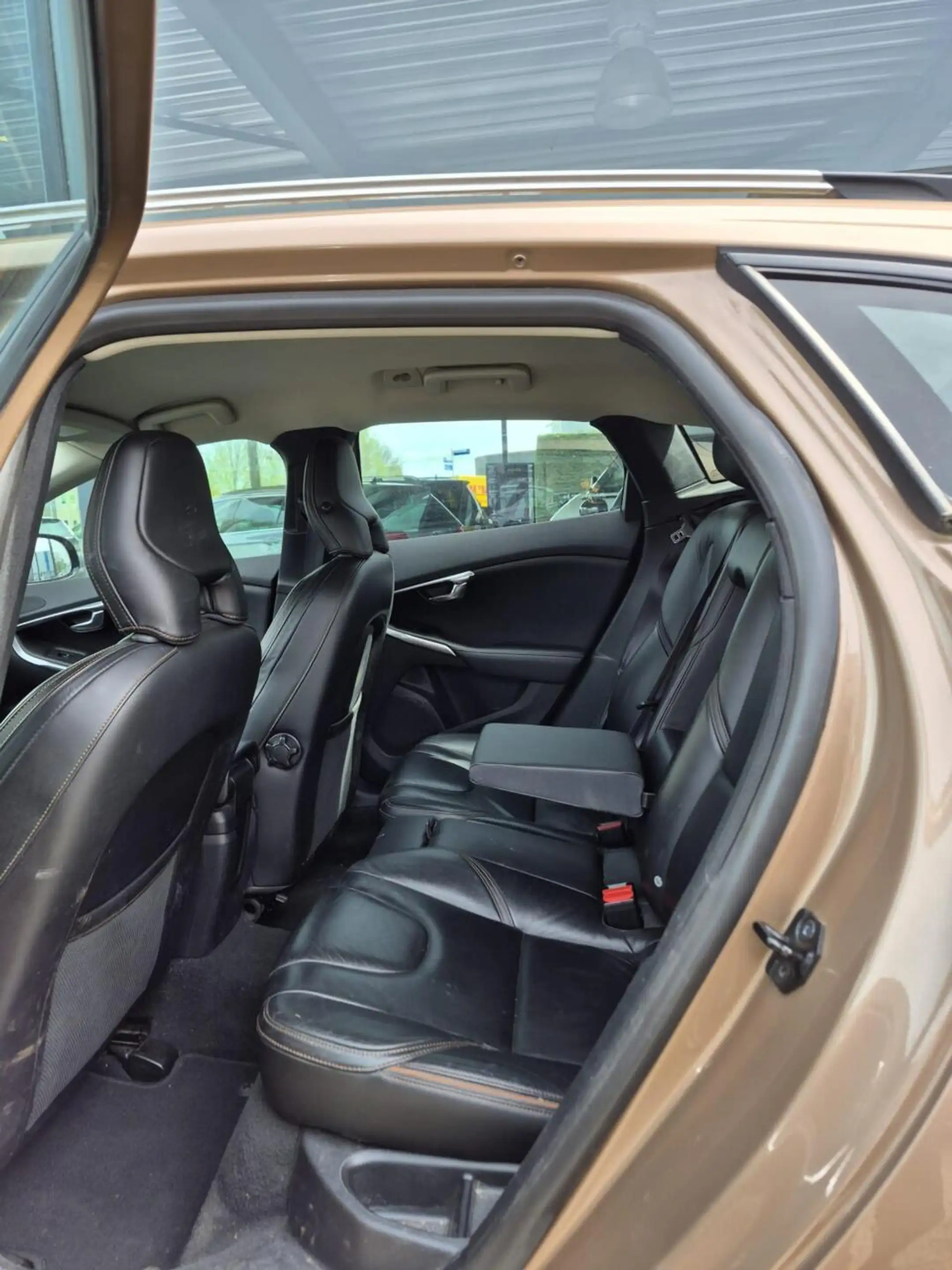 Volvo V40 Cross Country 1.6 T4 Momentum — photo 14
