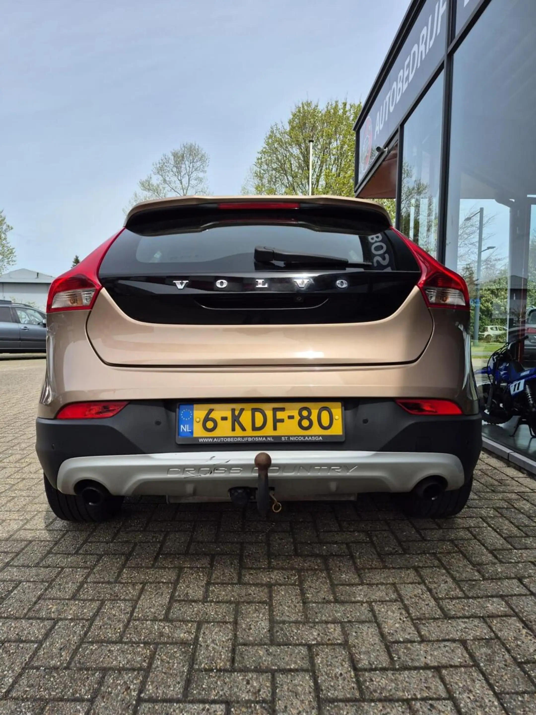 Volvo V40 Cross Country 1.6 T4 Momentum — photo 13