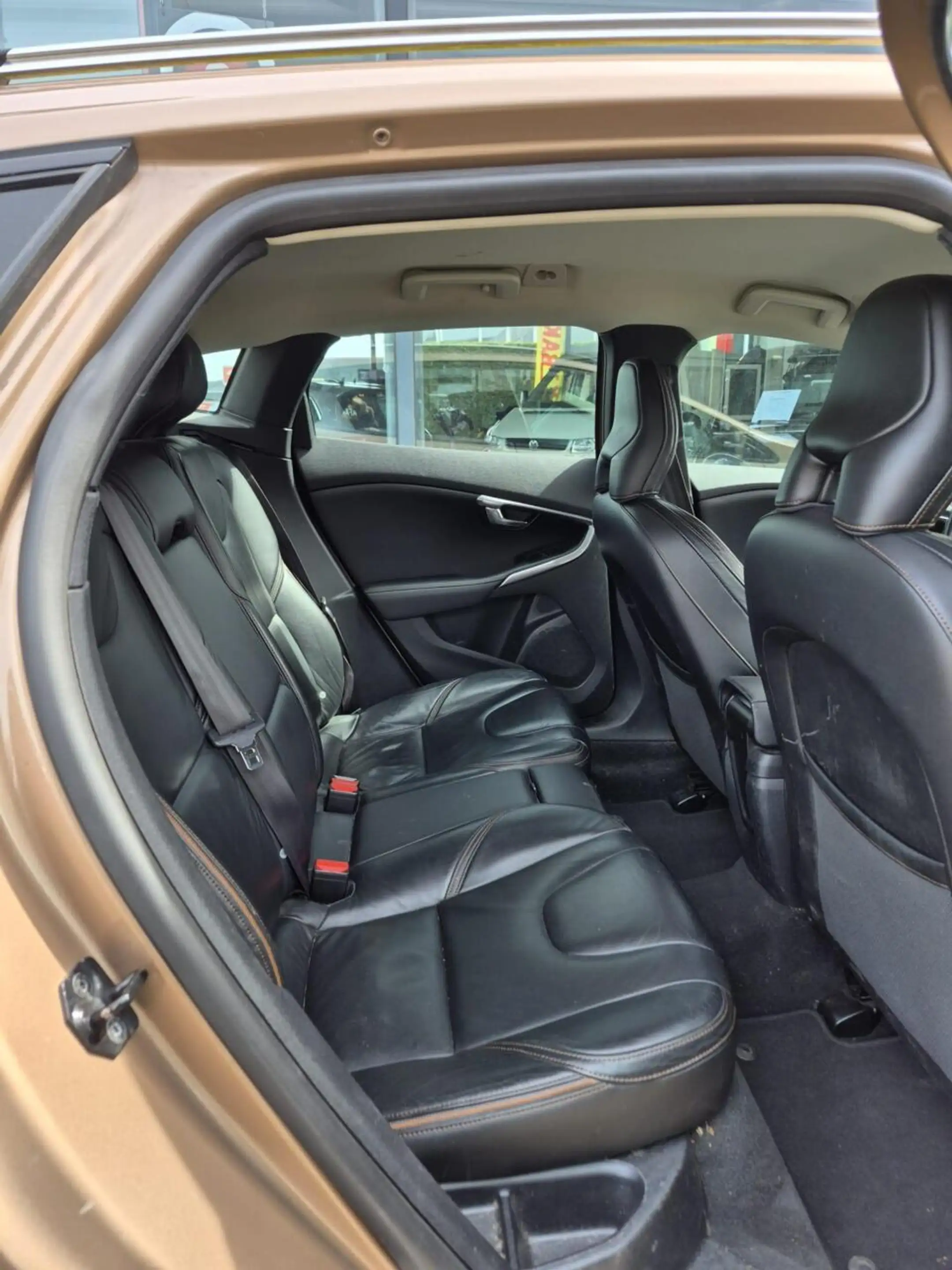 Volvo V40 Cross Country 1.6 T4 Momentum — photo 15