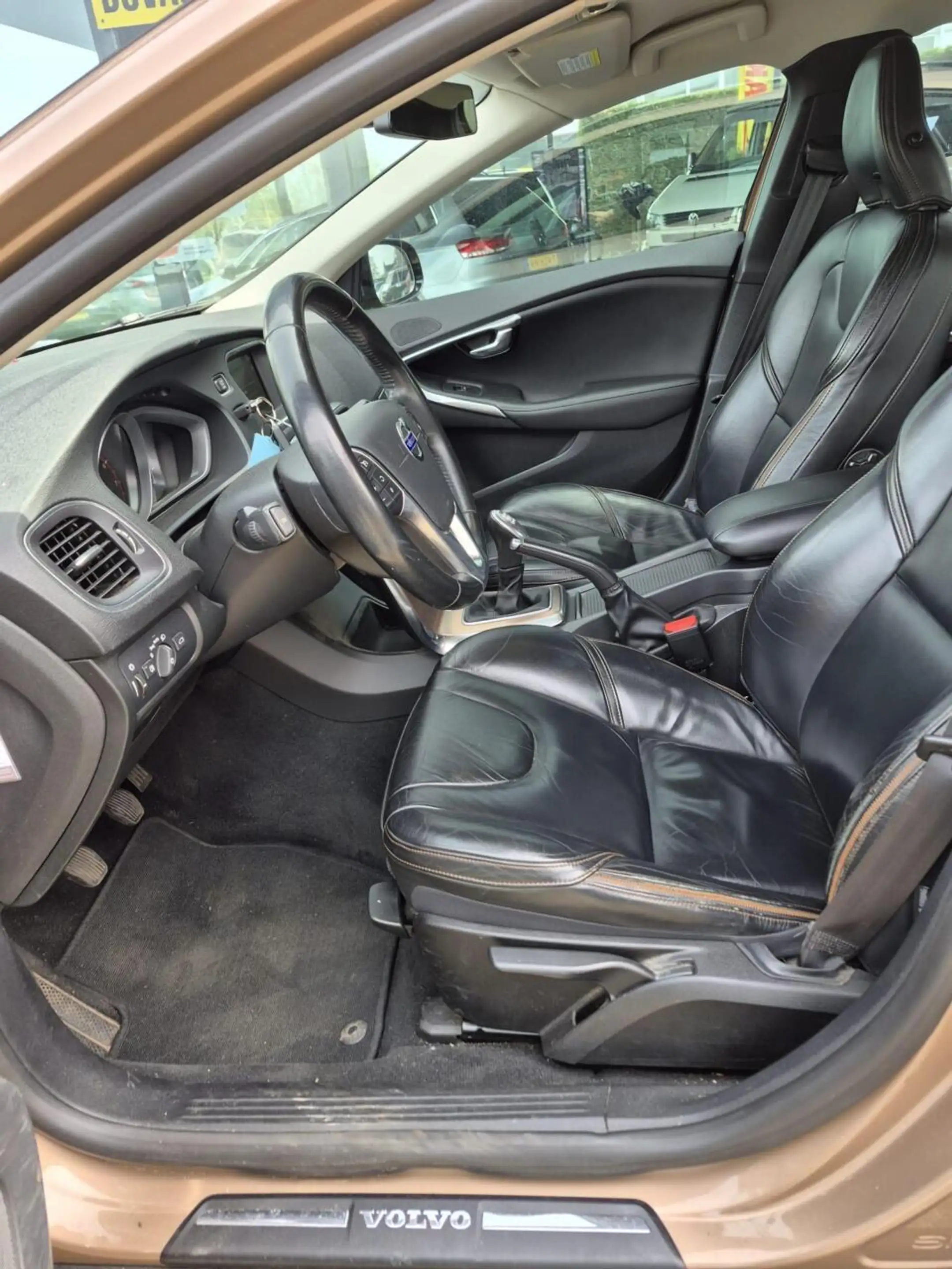 Volvo V40 Cross Country 1.6 T4 Momentum — photo 18