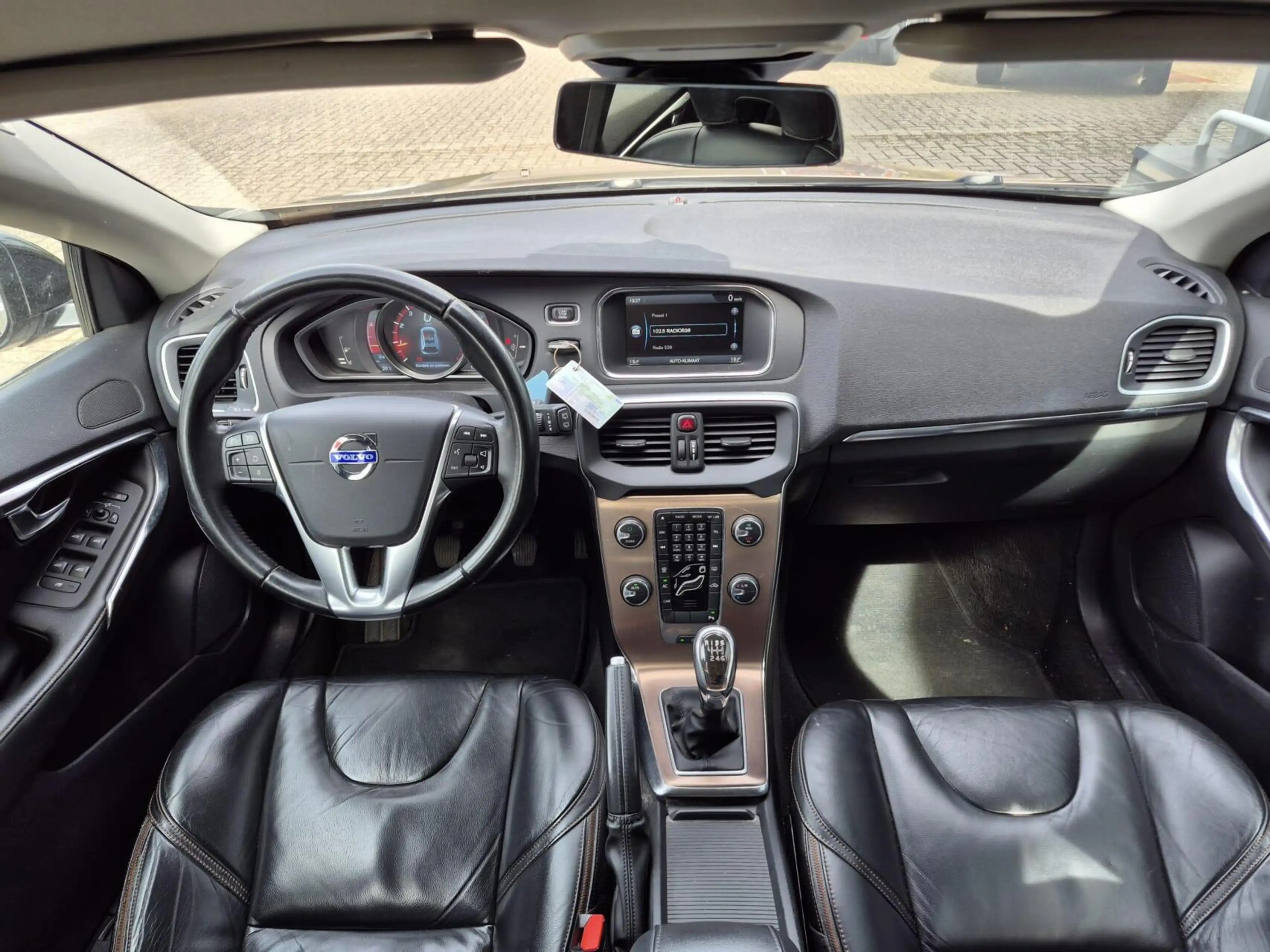 Volvo V40 Cross Country 1.6 T4 Momentum — photo 16