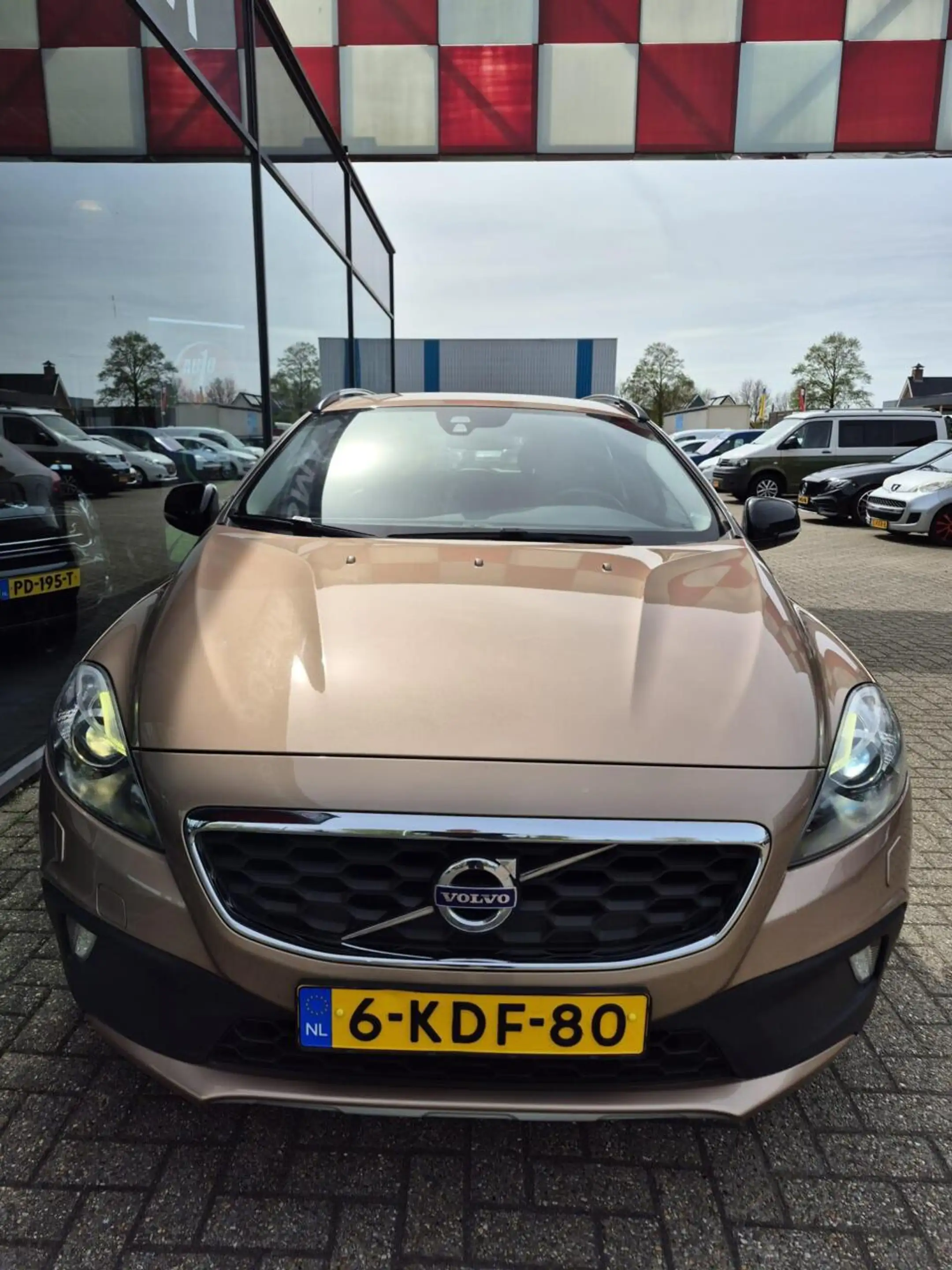 Volvo V40 Cross Country 1.6 T4 Momentum — photo 5