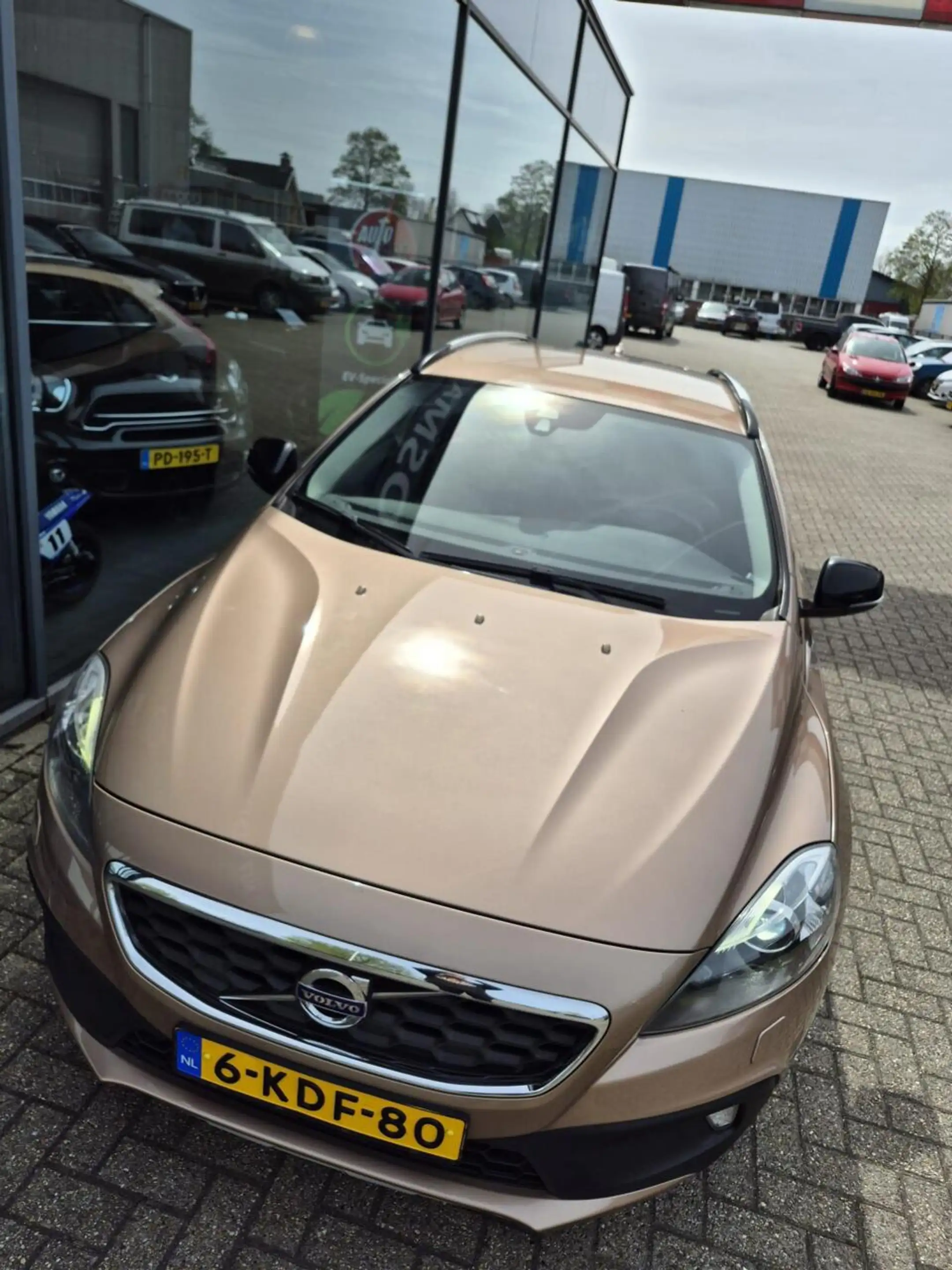 Volvo V40 Cross Country 1.6 T4 Momentum — photo 7