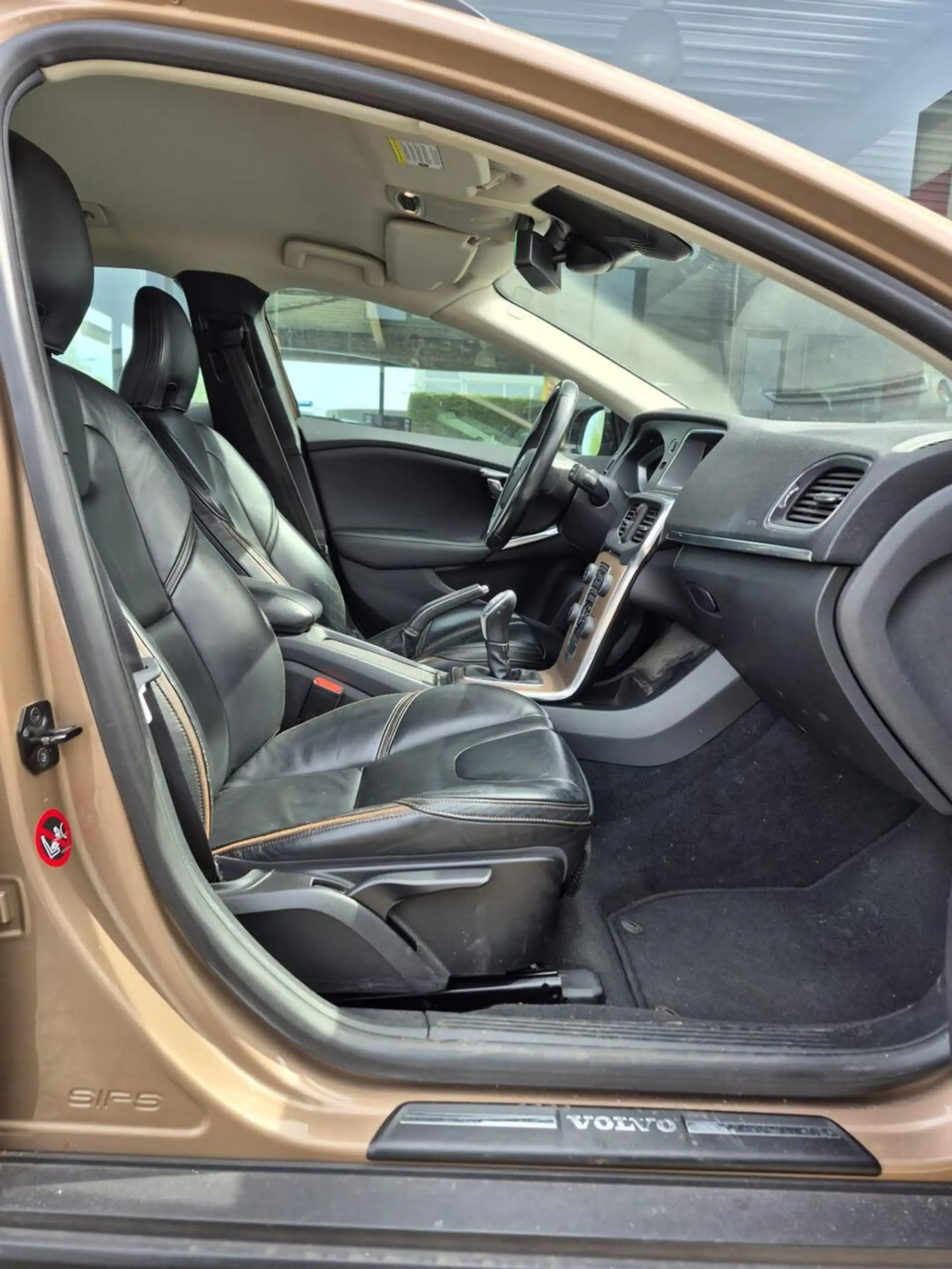 Volvo V40 Cross Country 1.6 T4 Momentum — photo 19