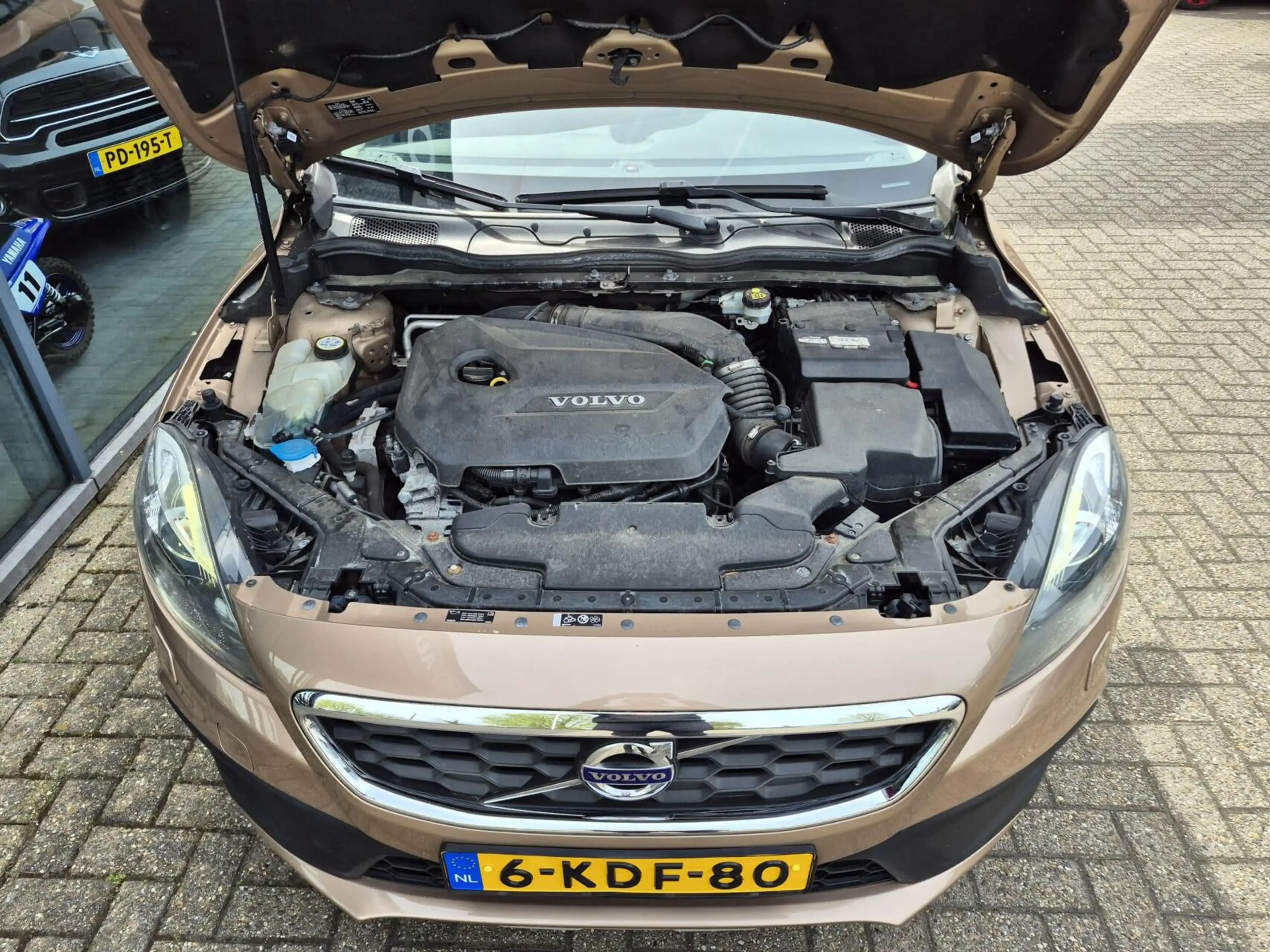 Volvo V40 Cross Country 1.6 T4 Momentum — photo 6