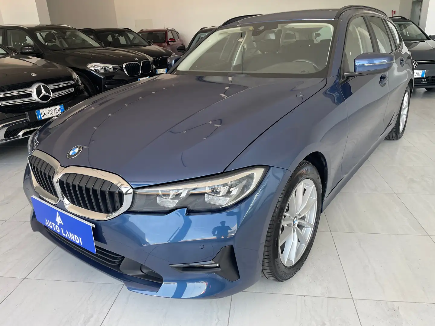 BMW 320 320d Touring xdrive Business Advantage auto Синій - 1