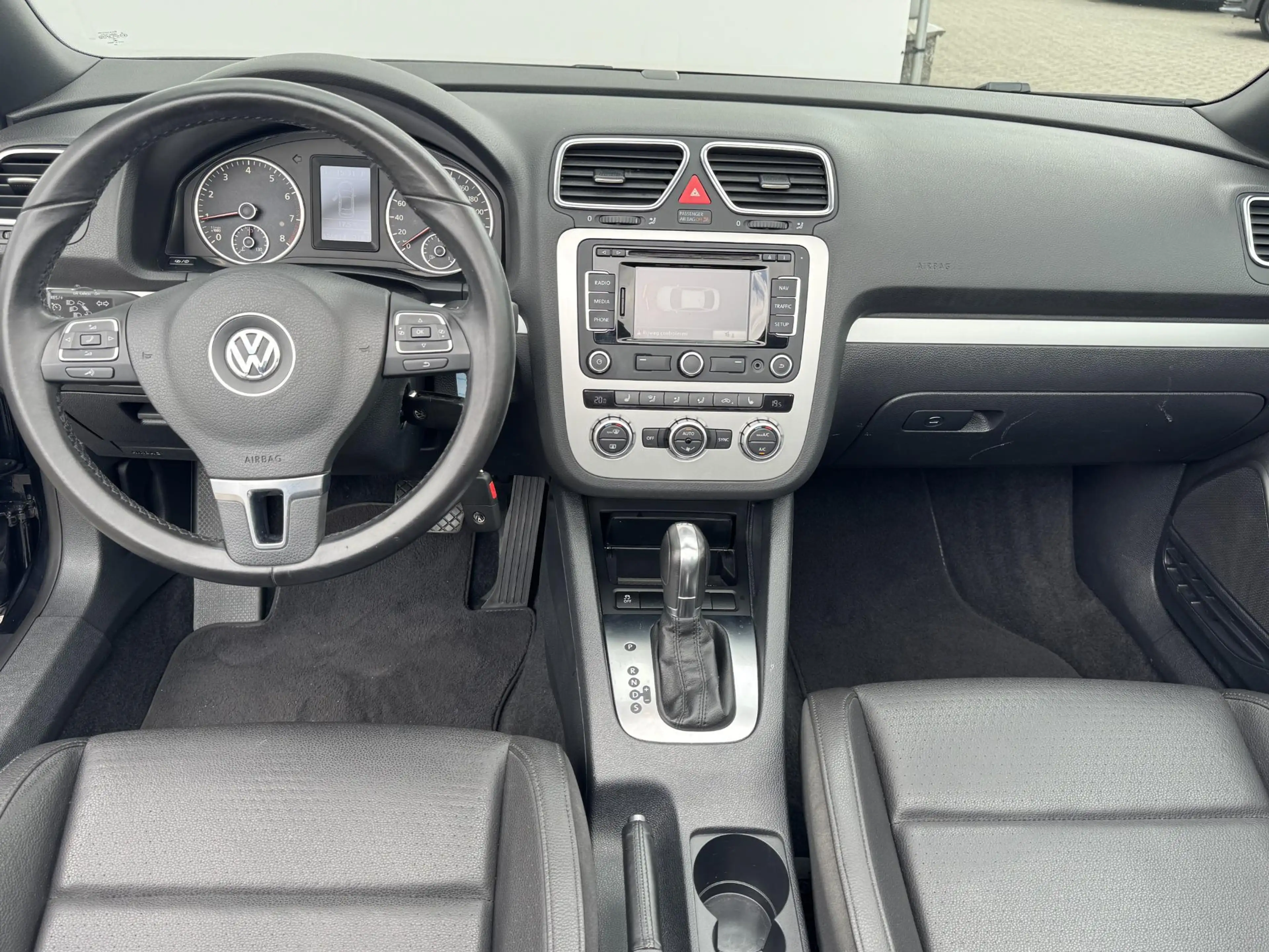 Volkswagen Eos 2.0 TSI Highline LEDER | NAVI | PDC — photo 6