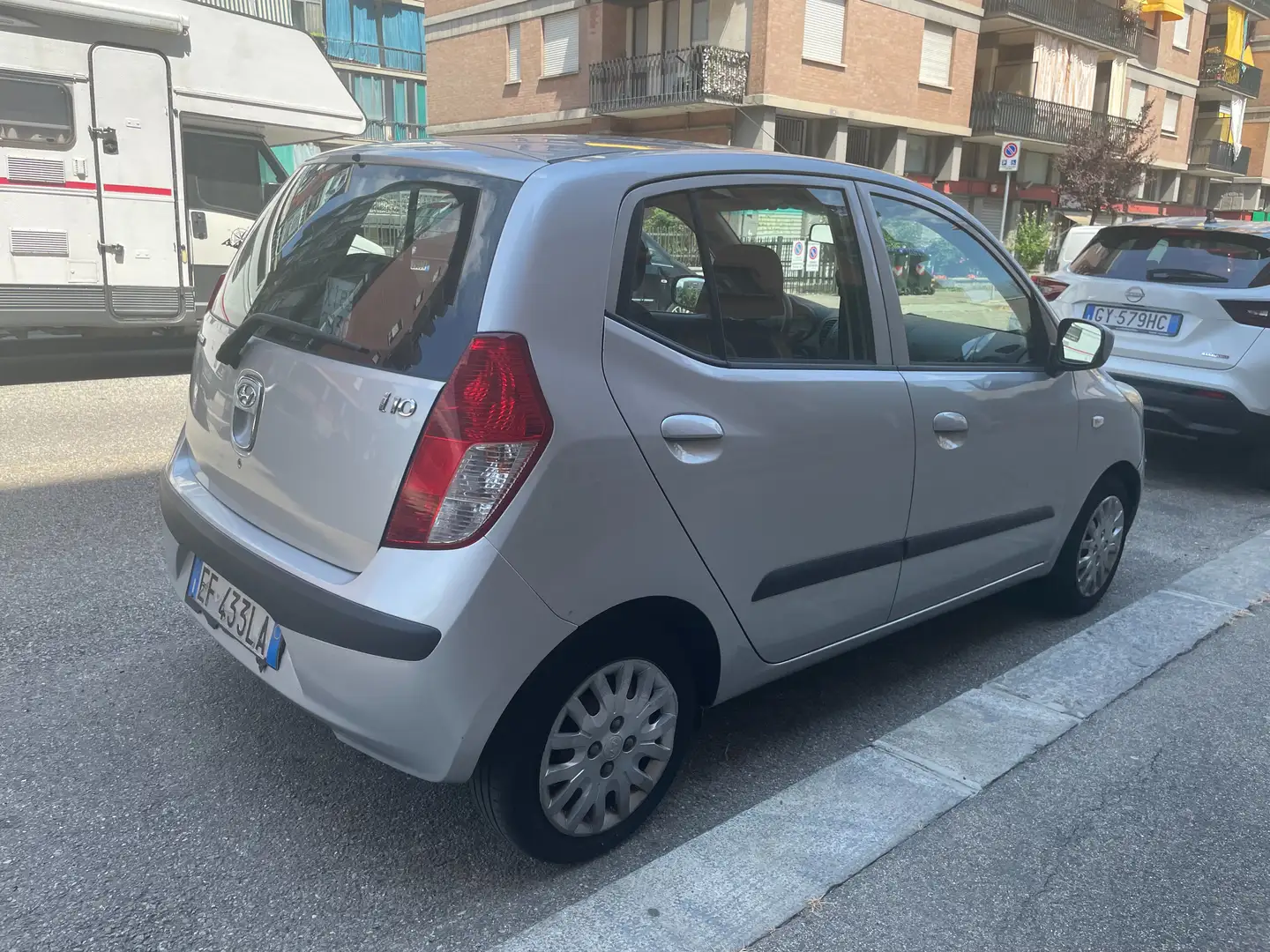 Hyundai i10 i10 1.1 65cv Like (CLIMA) Grigio - 2