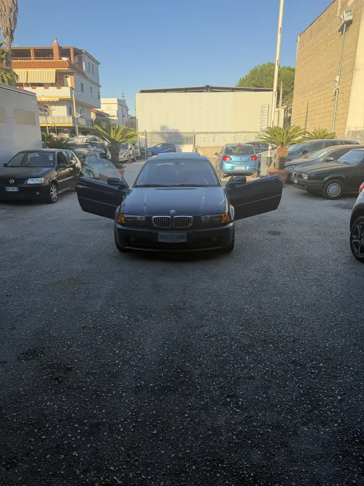 BMW 323i Coupe c/clima auto, foto 2