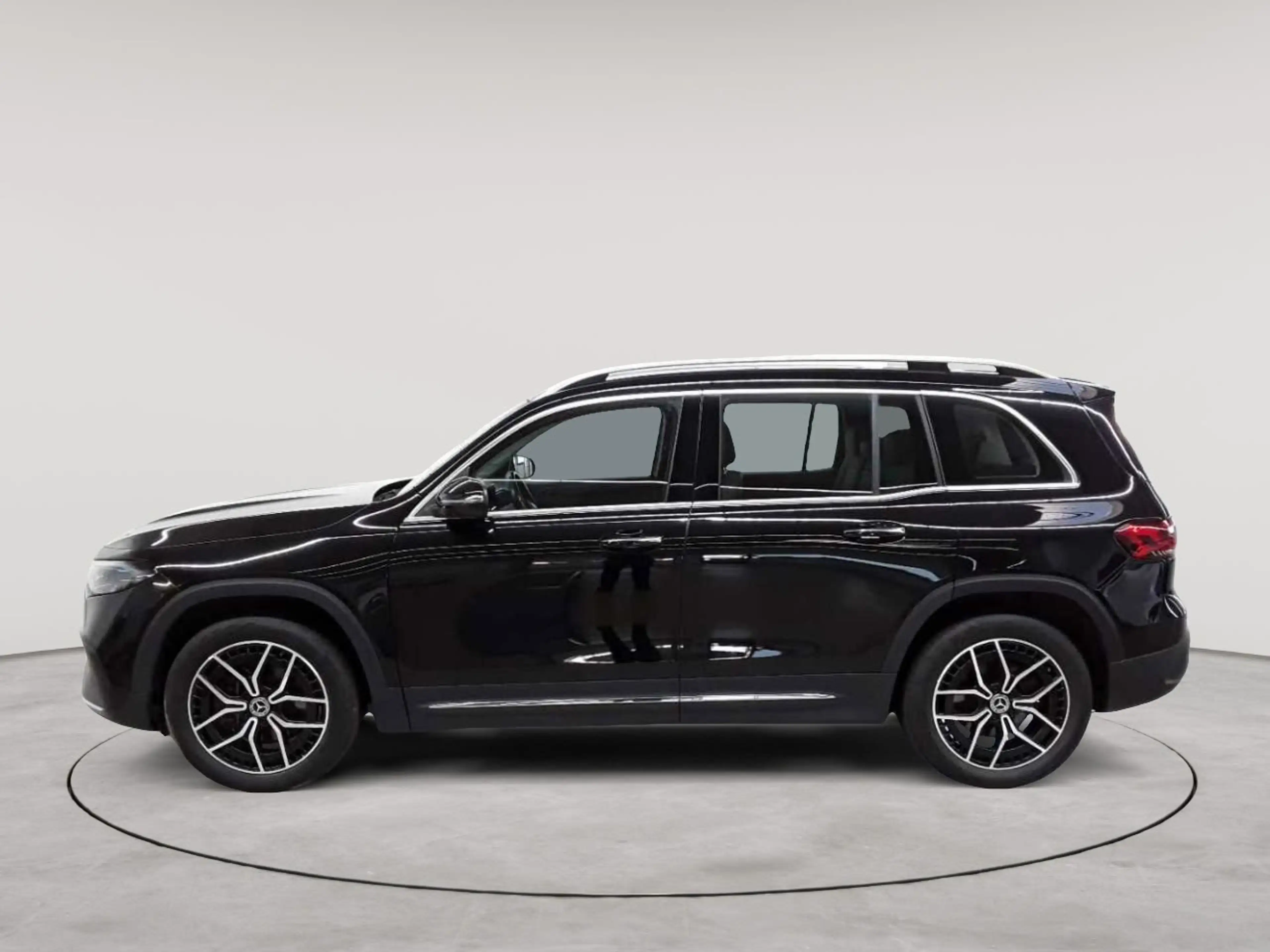 Mercedes-Benz EQB 250 EQB 250 AMG Line Advanced+ 7Si Pano — photo 6