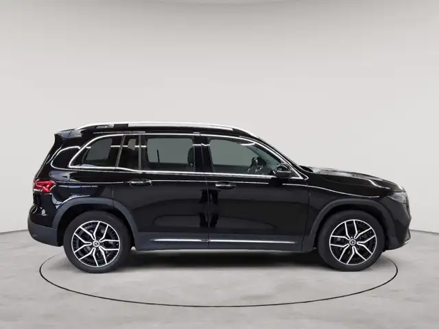 Mercedes-Benz EQB view 3