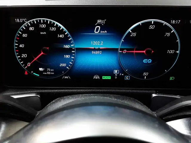 Mercedes-Benz EQB view 11