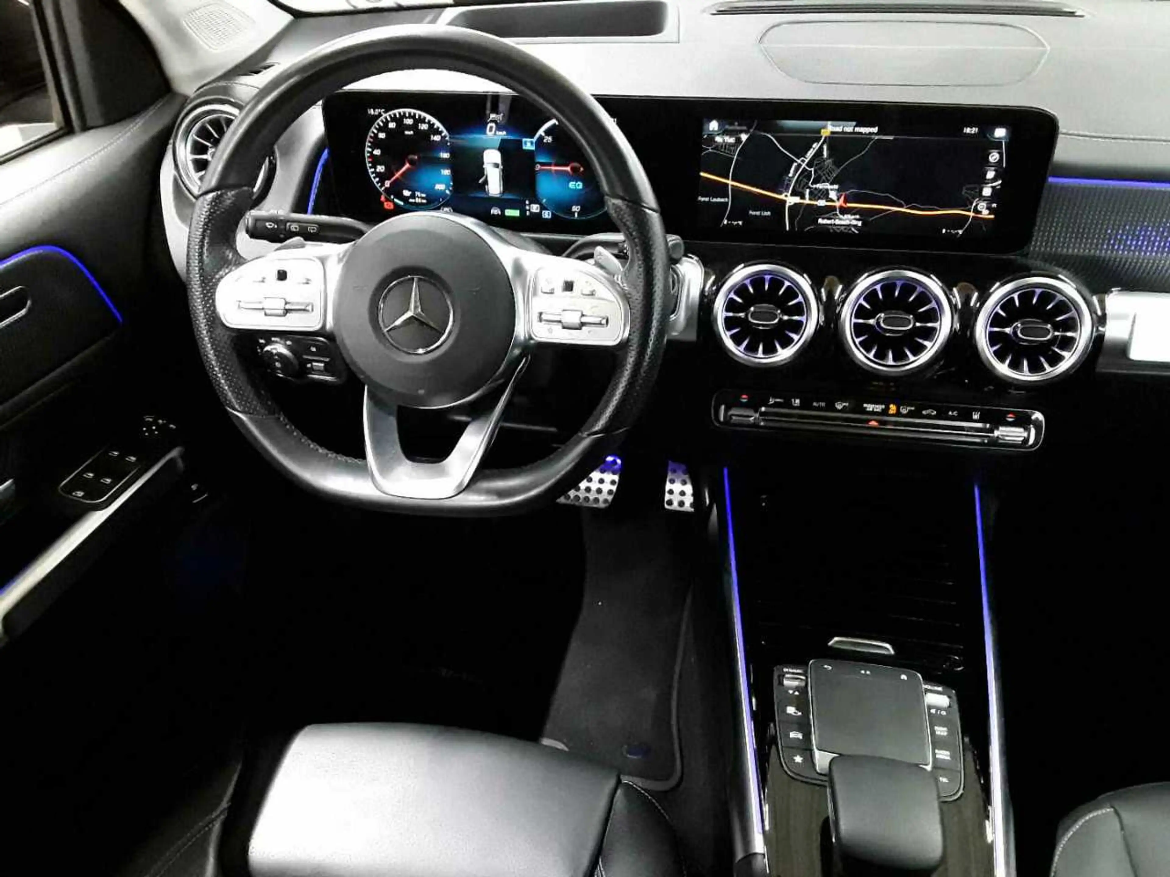 Mercedes-Benz EQB 250 EQB 250 AMG Line Advanced+ 7Si Pano — photo 10