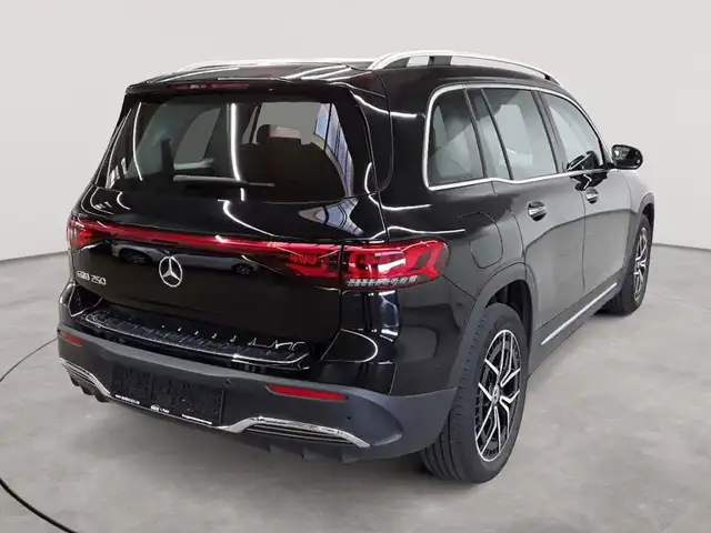 Mercedes-Benz EQB view 4