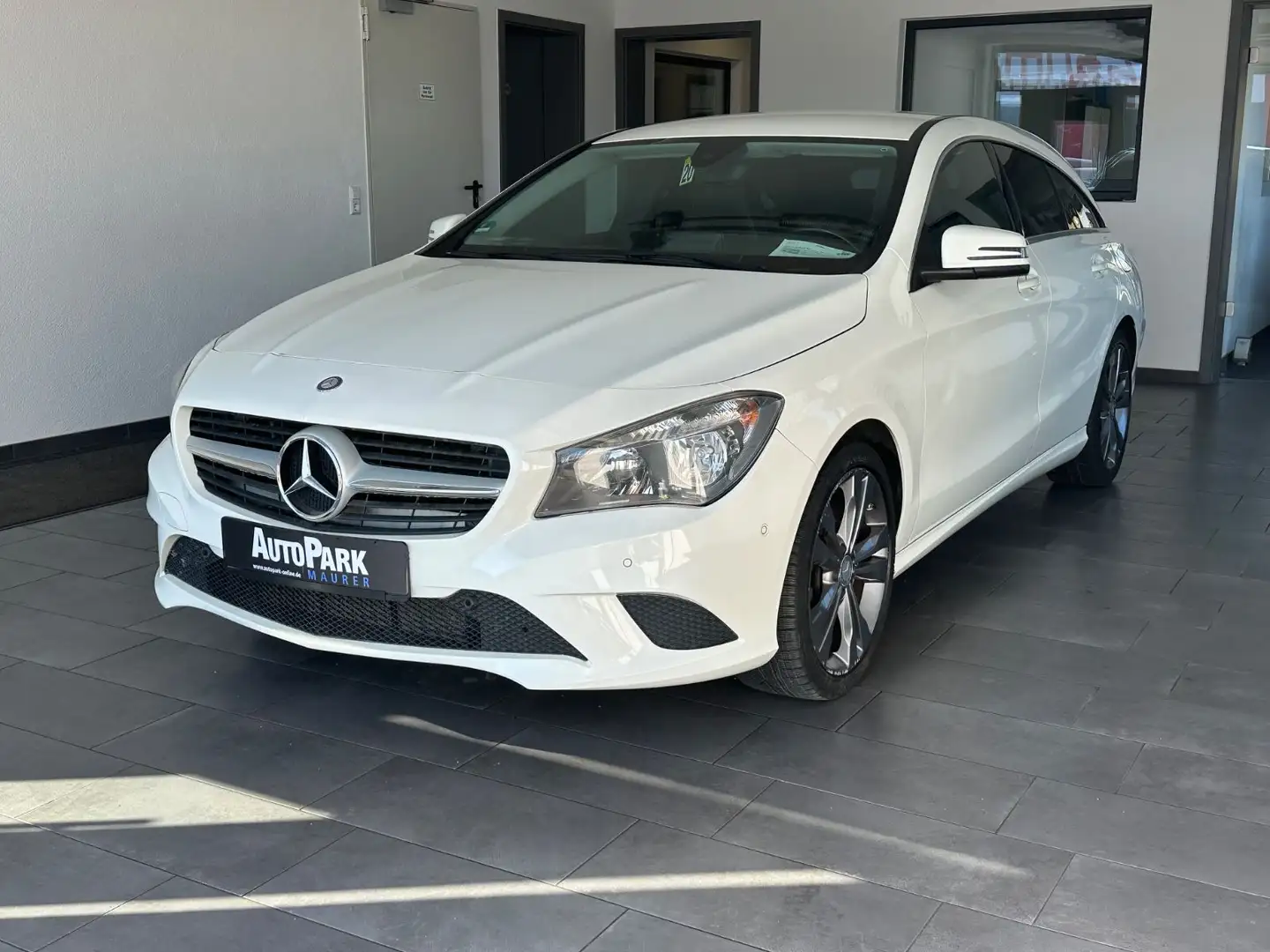 Mercedes-Benz CLA 180 Navi*SItzheizung*Soundsys Weiß - 1