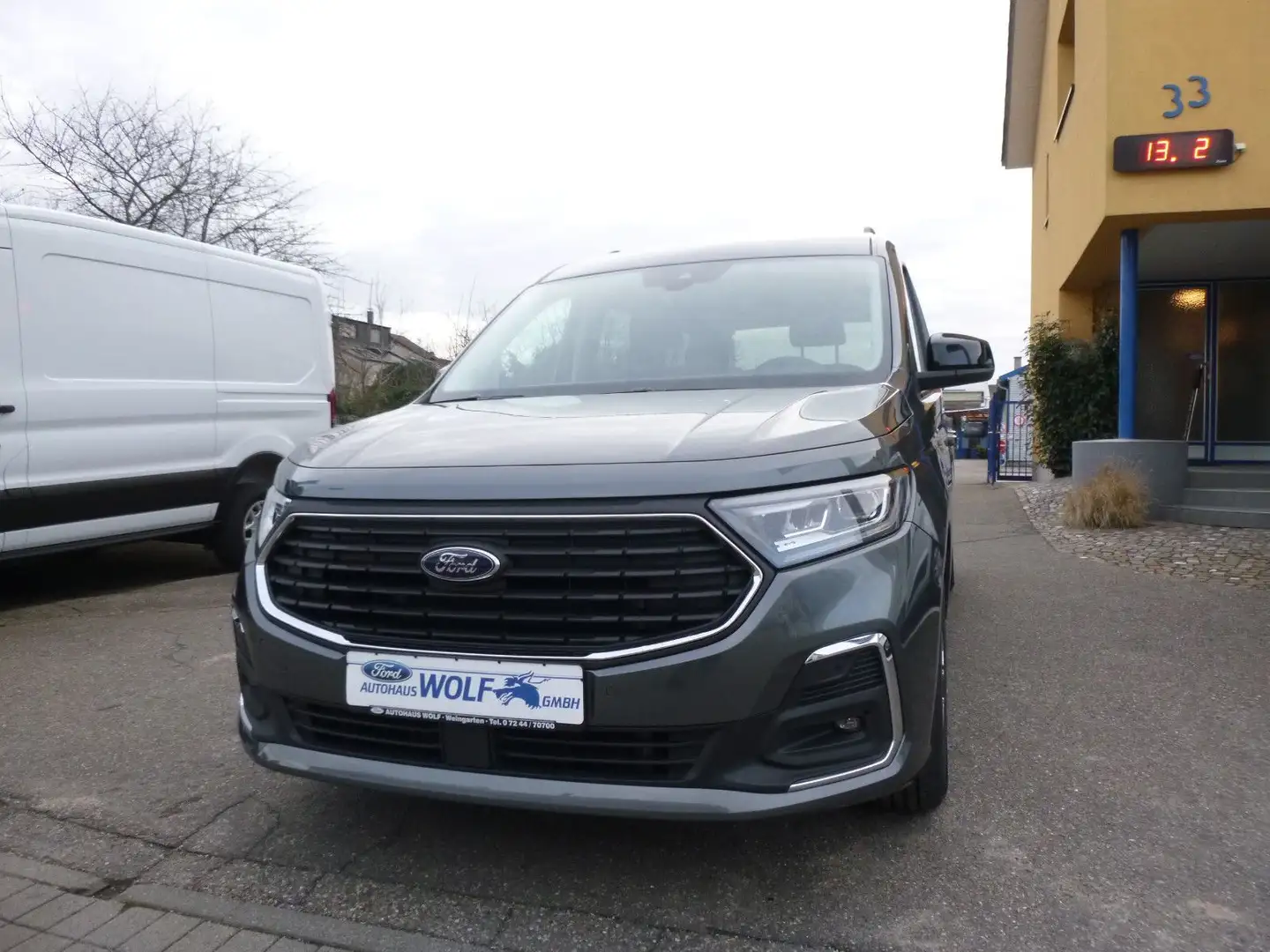 Ford Grand Tourneo Connect 1.5 Titanium AHK 7-Sitzer Сірий - 2