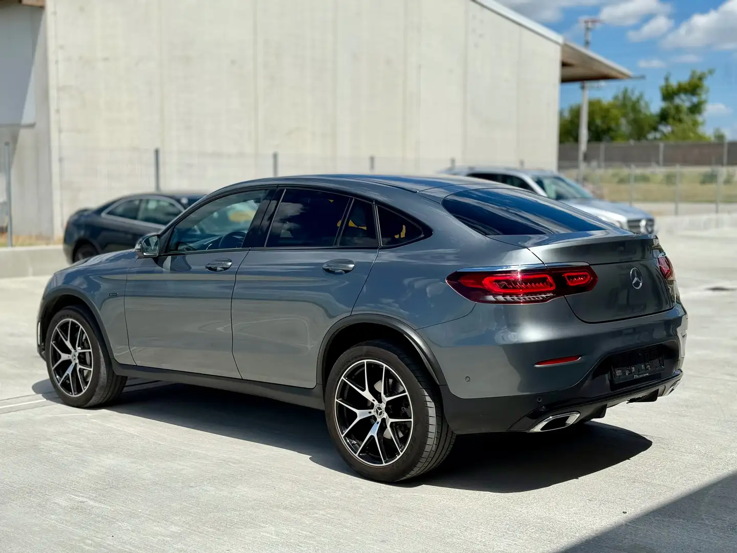 Mercedes-Benz GLC 300 GLC 300 e 4Matic AMG Line,ACC,AHK,SZH,360 Kamera Grau - 2