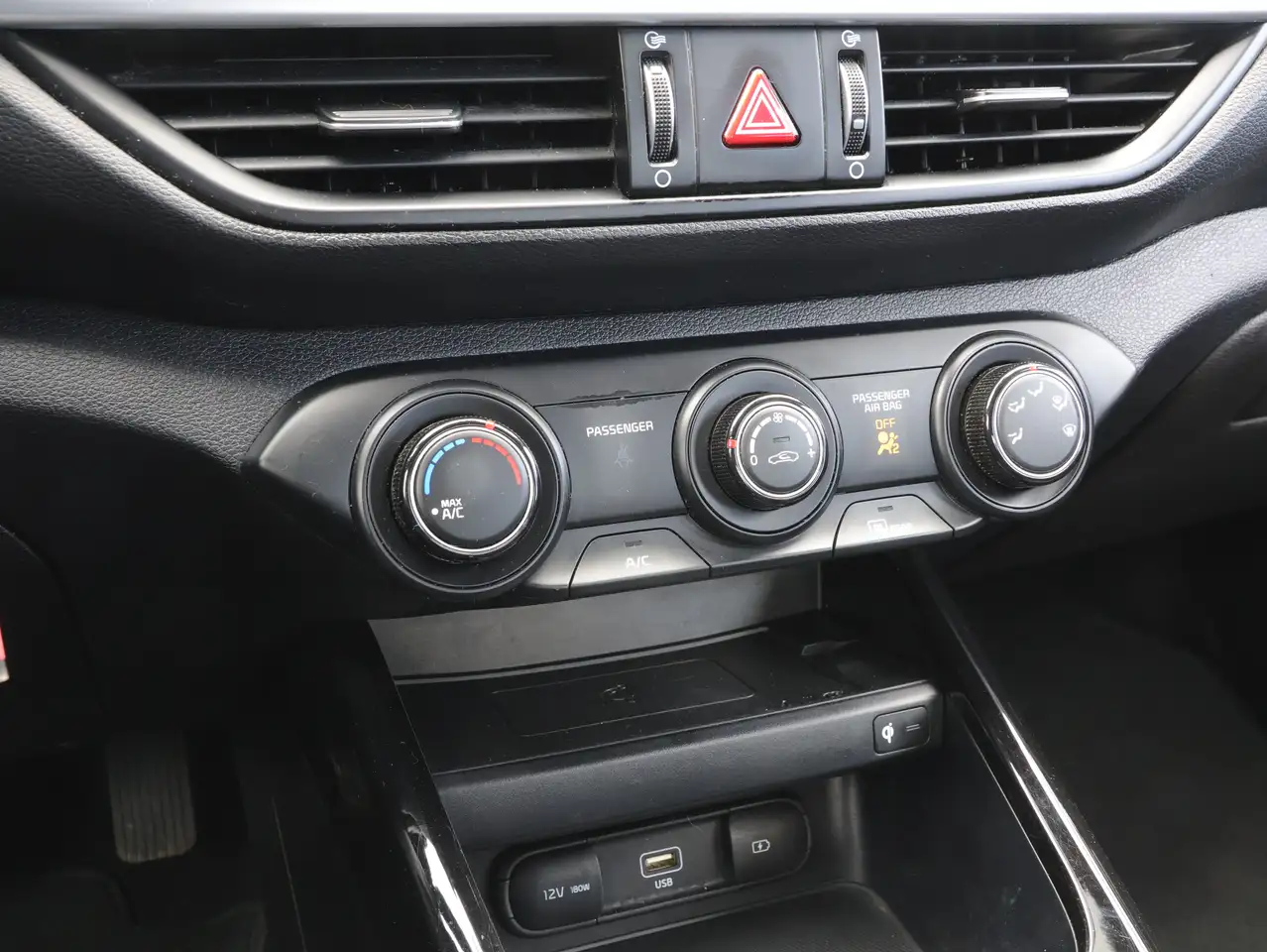 Kia Forte снимка Kia Forte