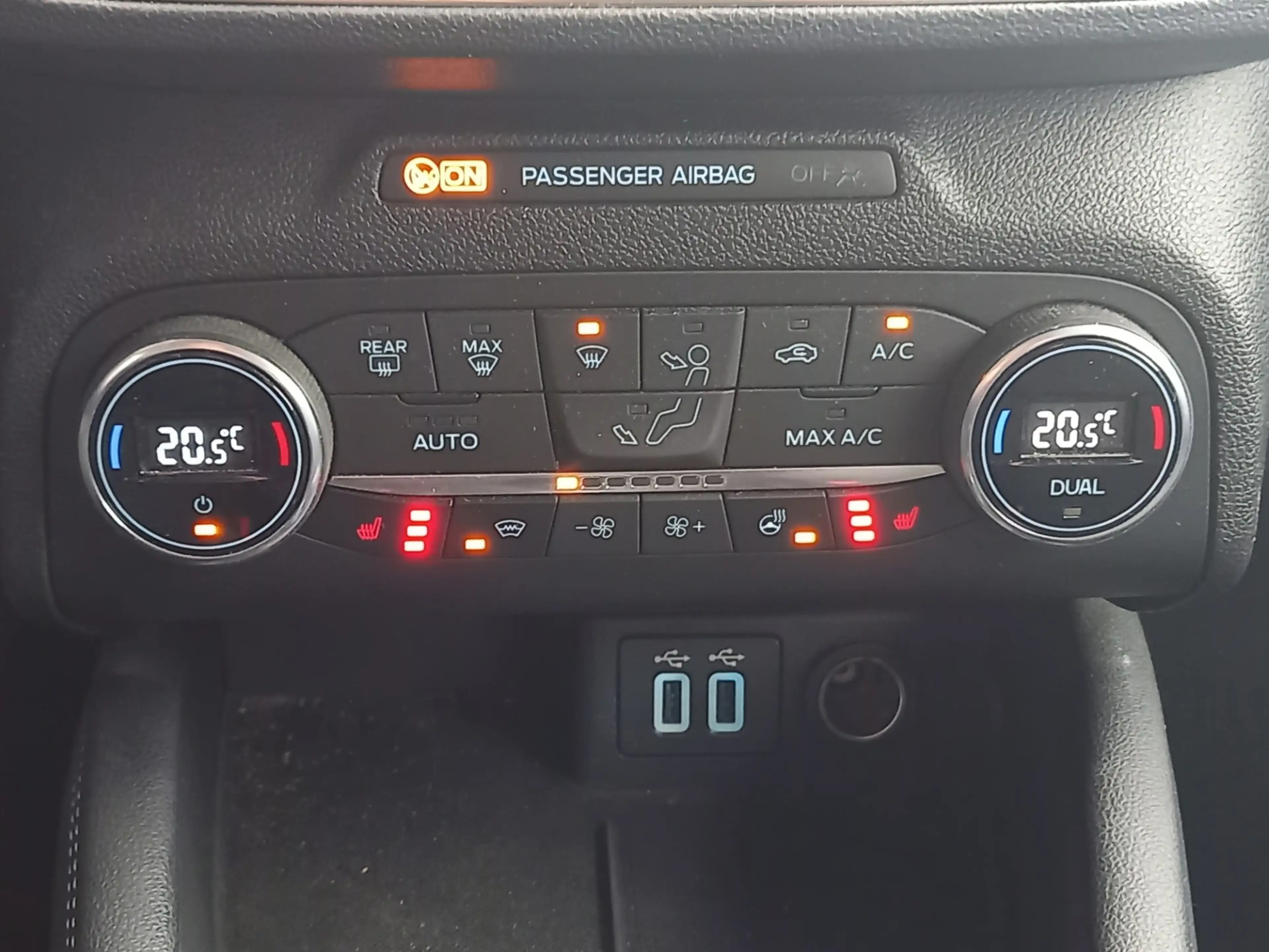Ford Focus 1.0 EcoBoost Hybrid Titanium X Business - CAMERA - — photo 12